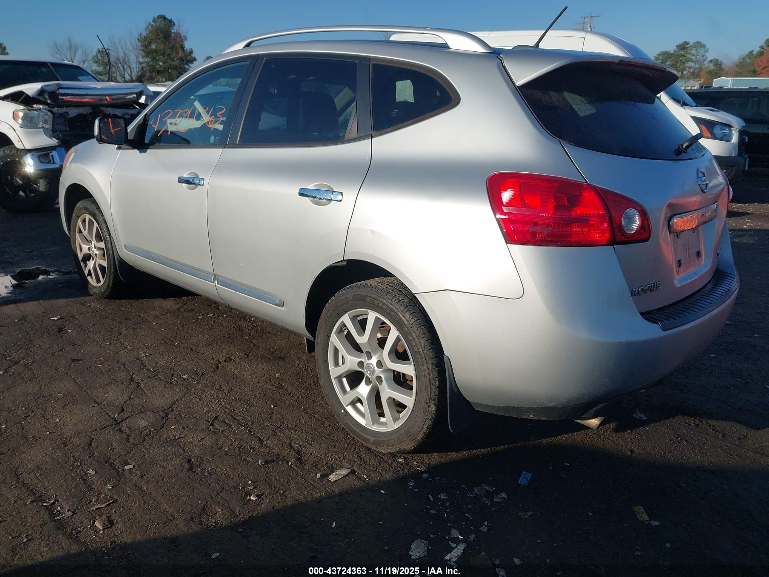 NISSAN ROGUE image 3