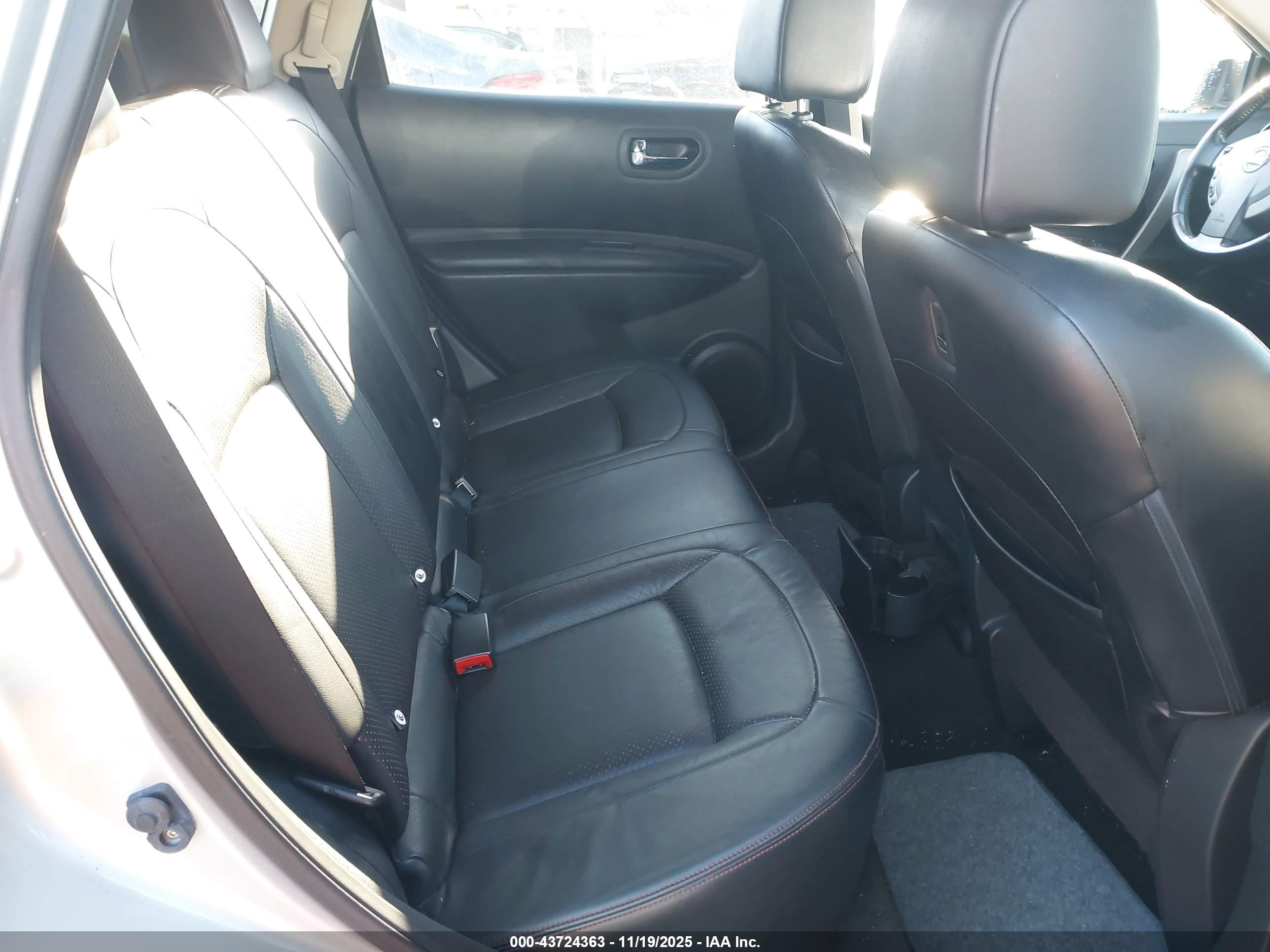 NISSAN ROGUE image 8