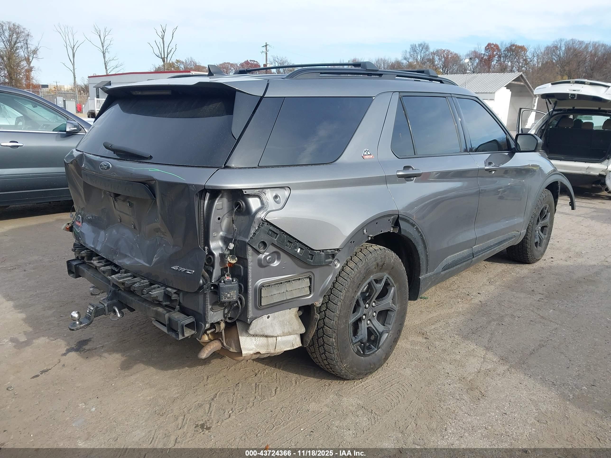 FORD EXPLORER image 4