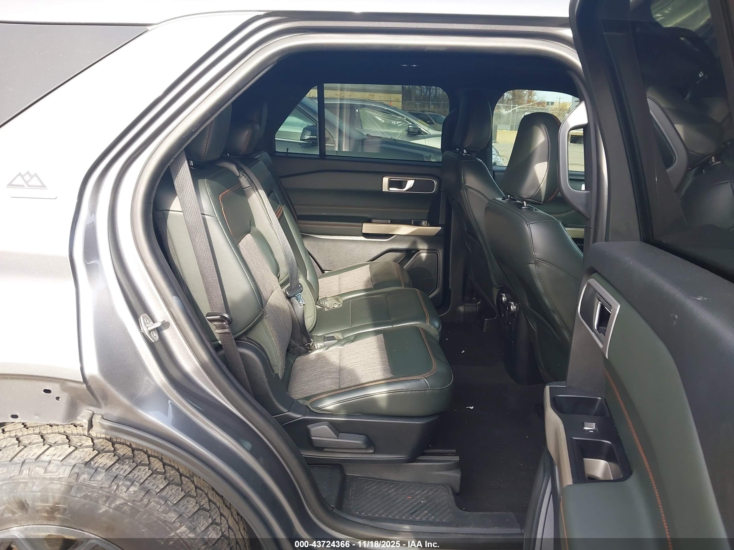 FORD EXPLORER image 8