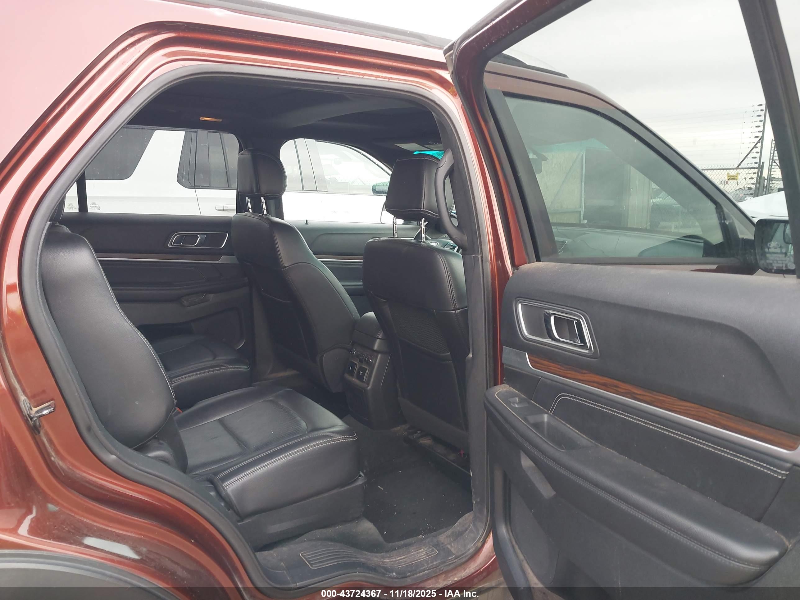 FORD EXPLORER image 8