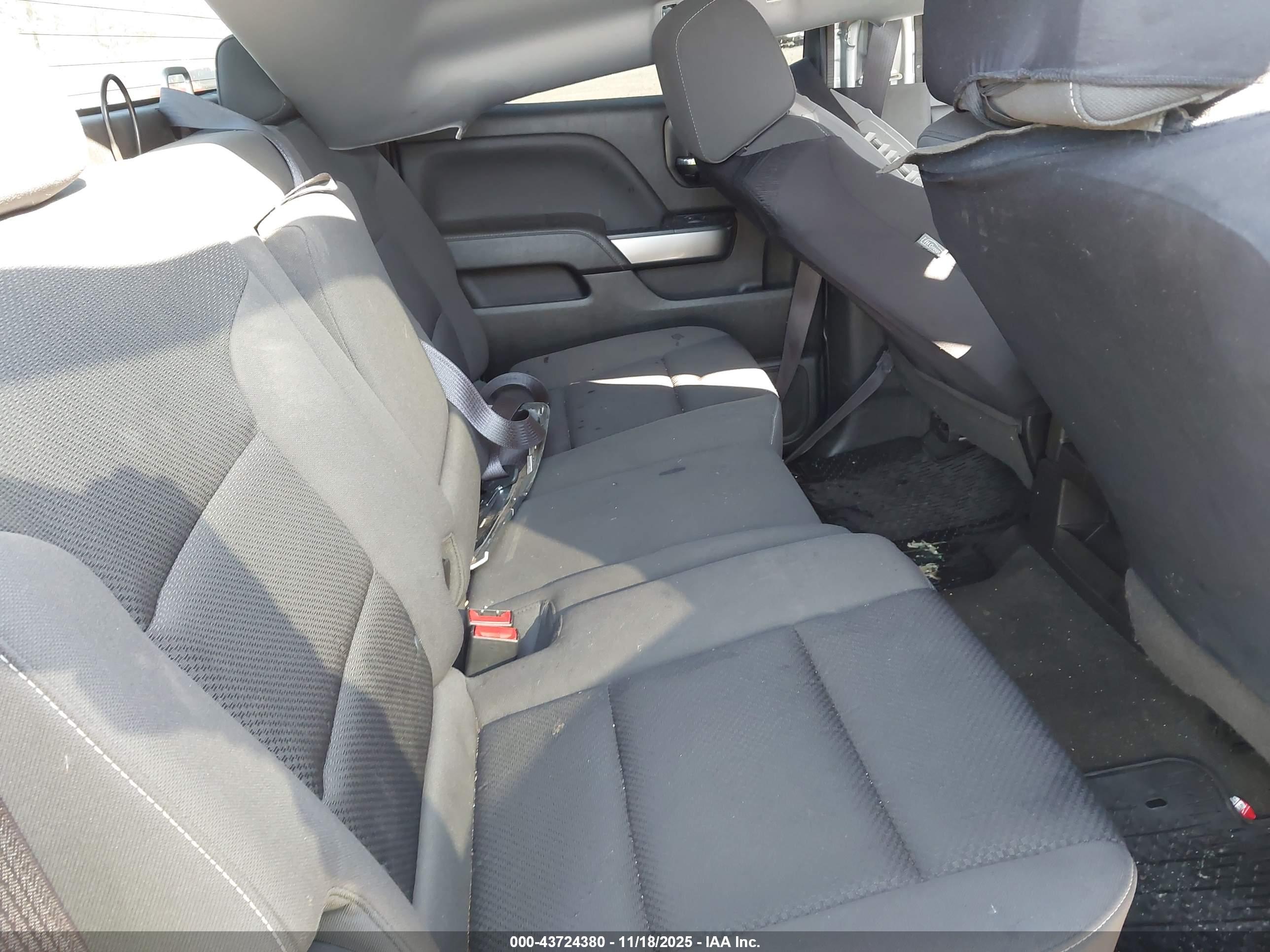 CHEVROLET SILVERADO image 8