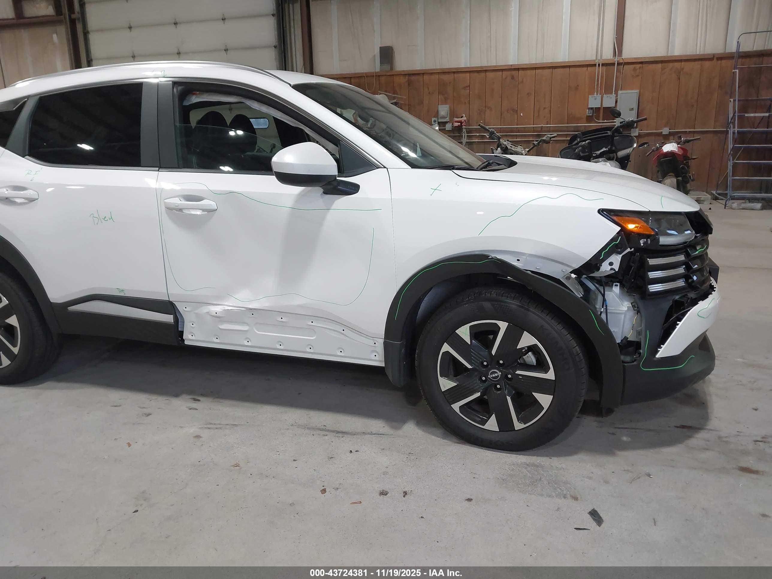 NISSAN KICKS image 6