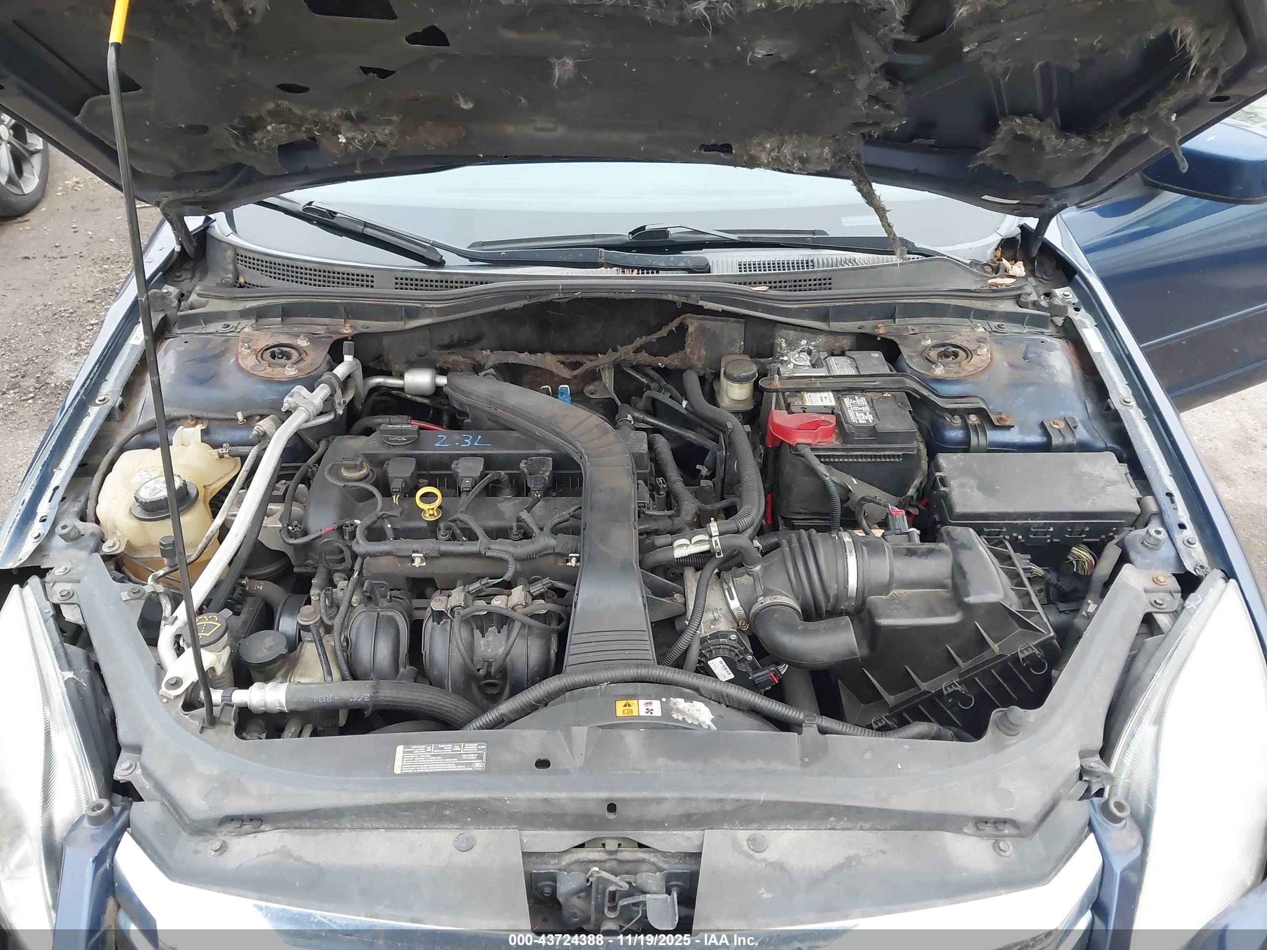 FORD FUSION image 10