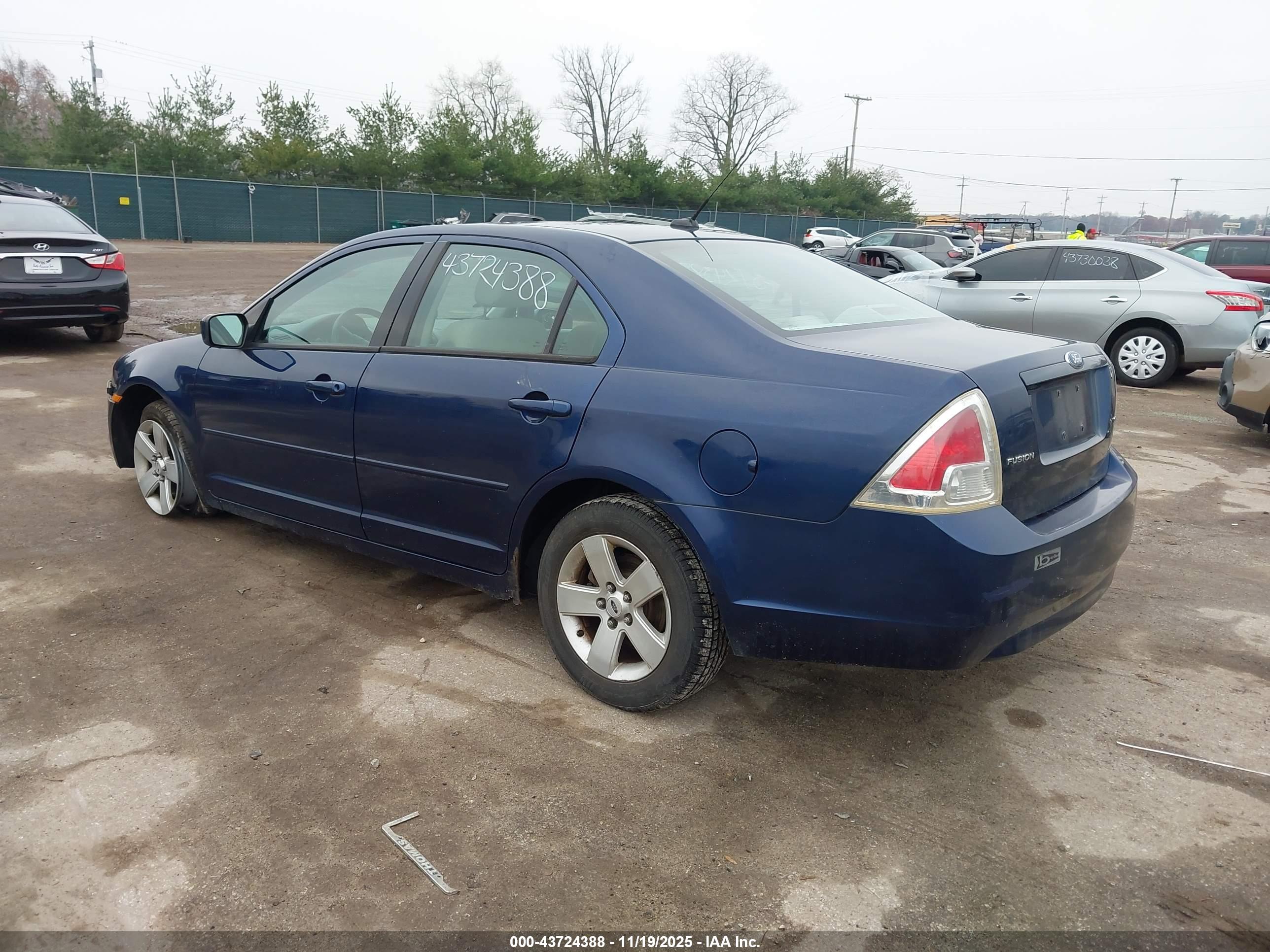 FORD FUSION image 3
