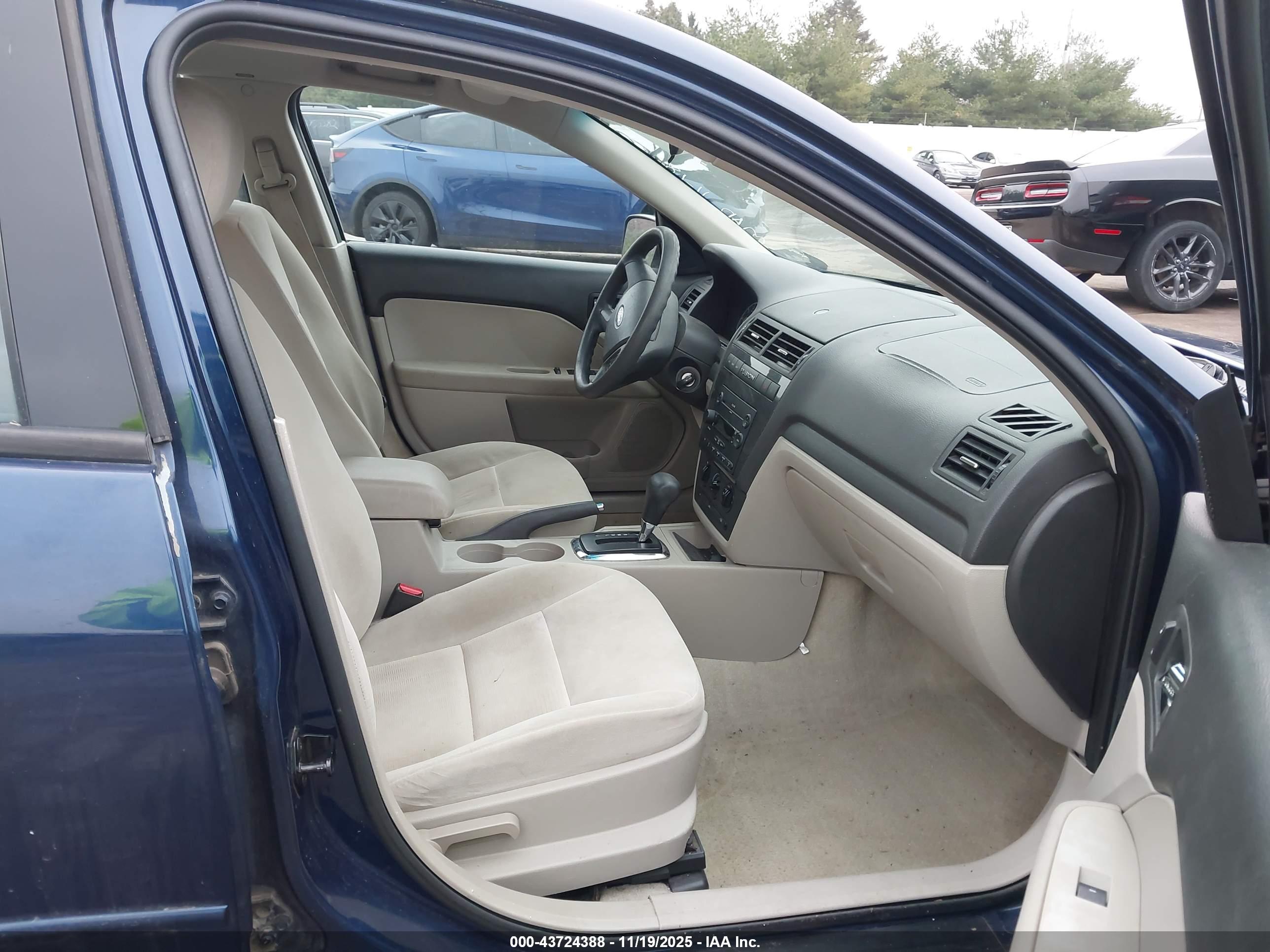 FORD FUSION image 5