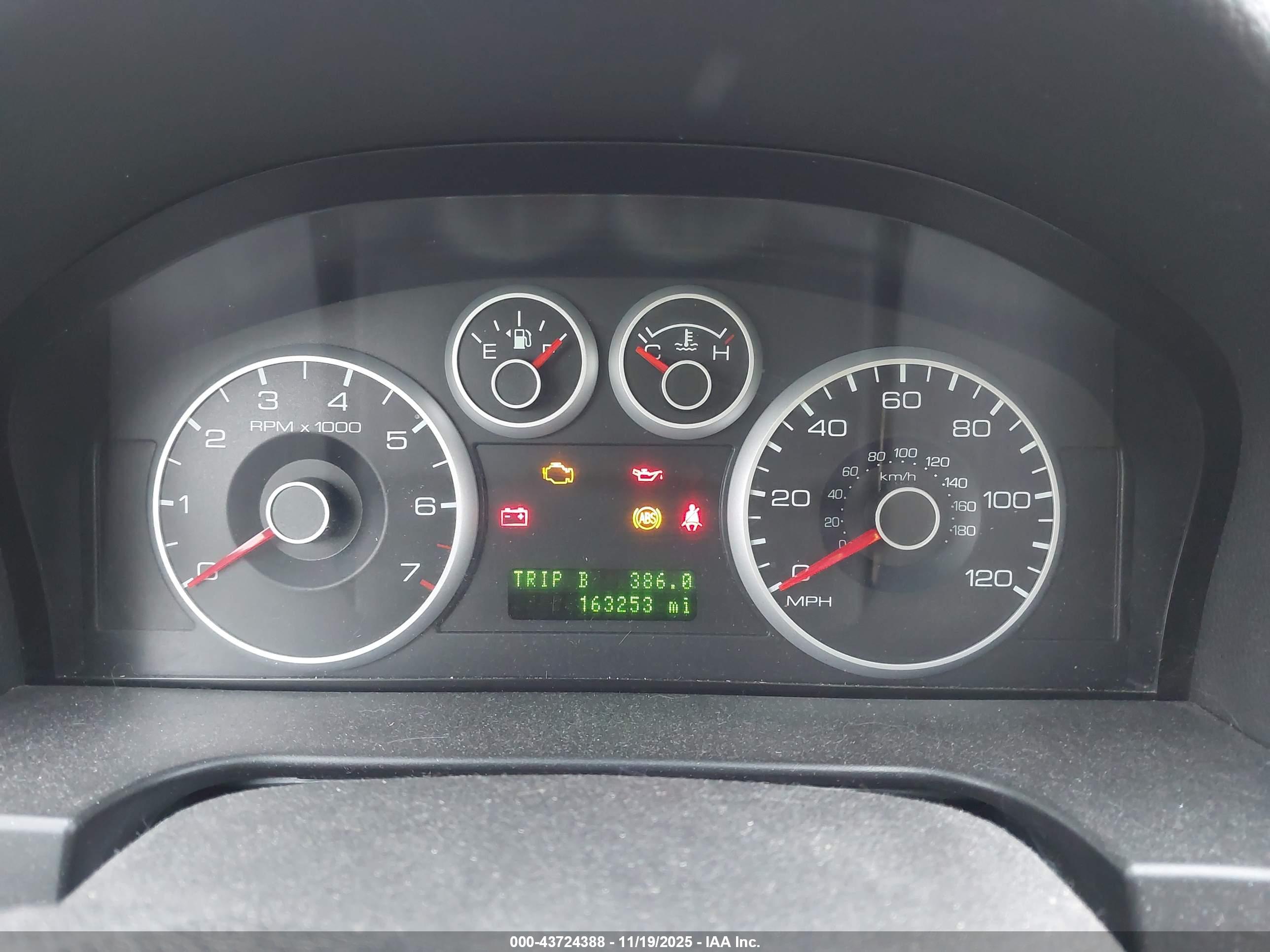 FORD FUSION image 7