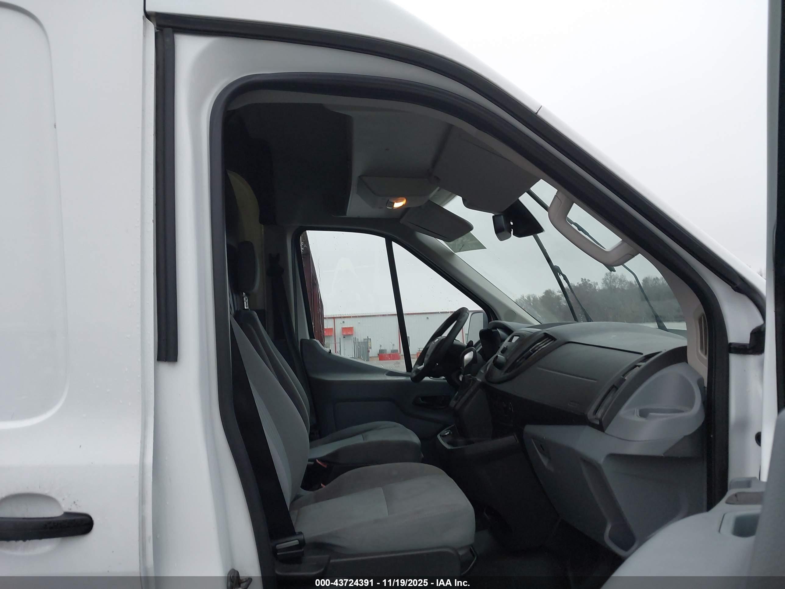 FORD TRANSIT-250 image 5