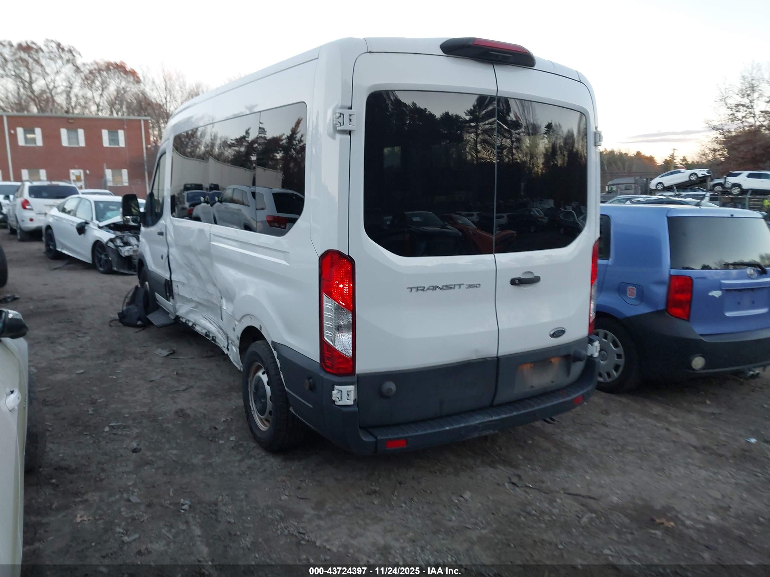 FORD TRANSIT-350 image 3
