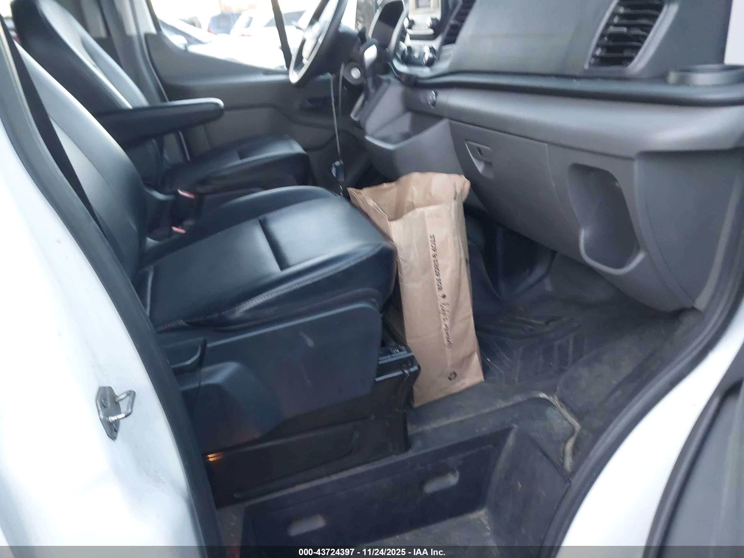 FORD TRANSIT-350 image 5