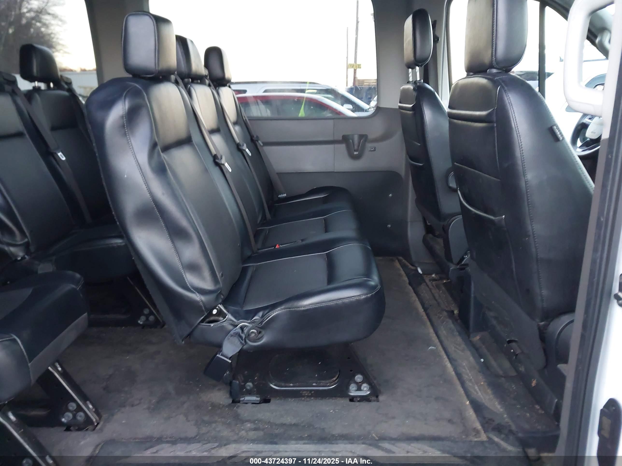 FORD TRANSIT-350 image 8