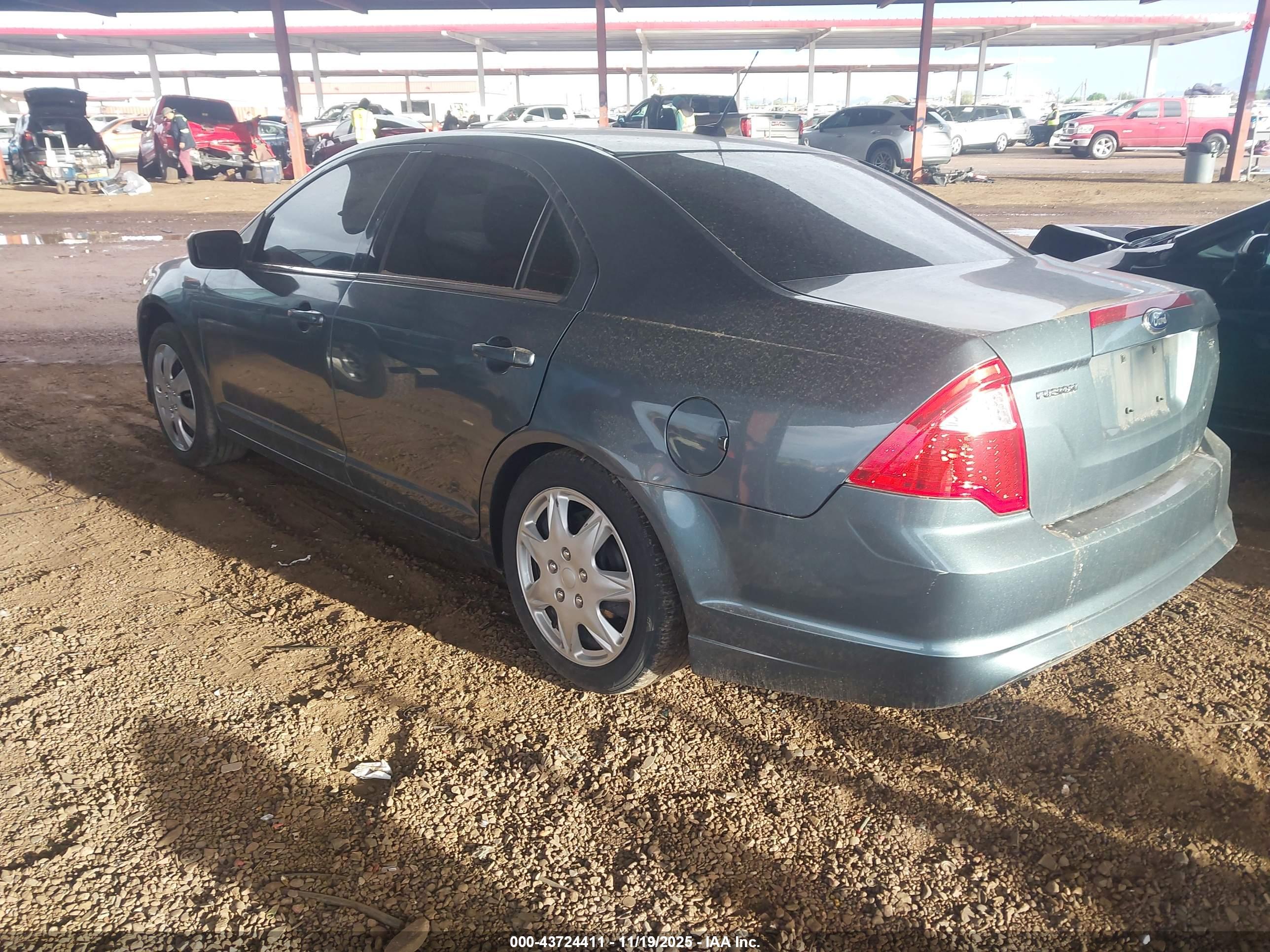 FORD FUSION image 3