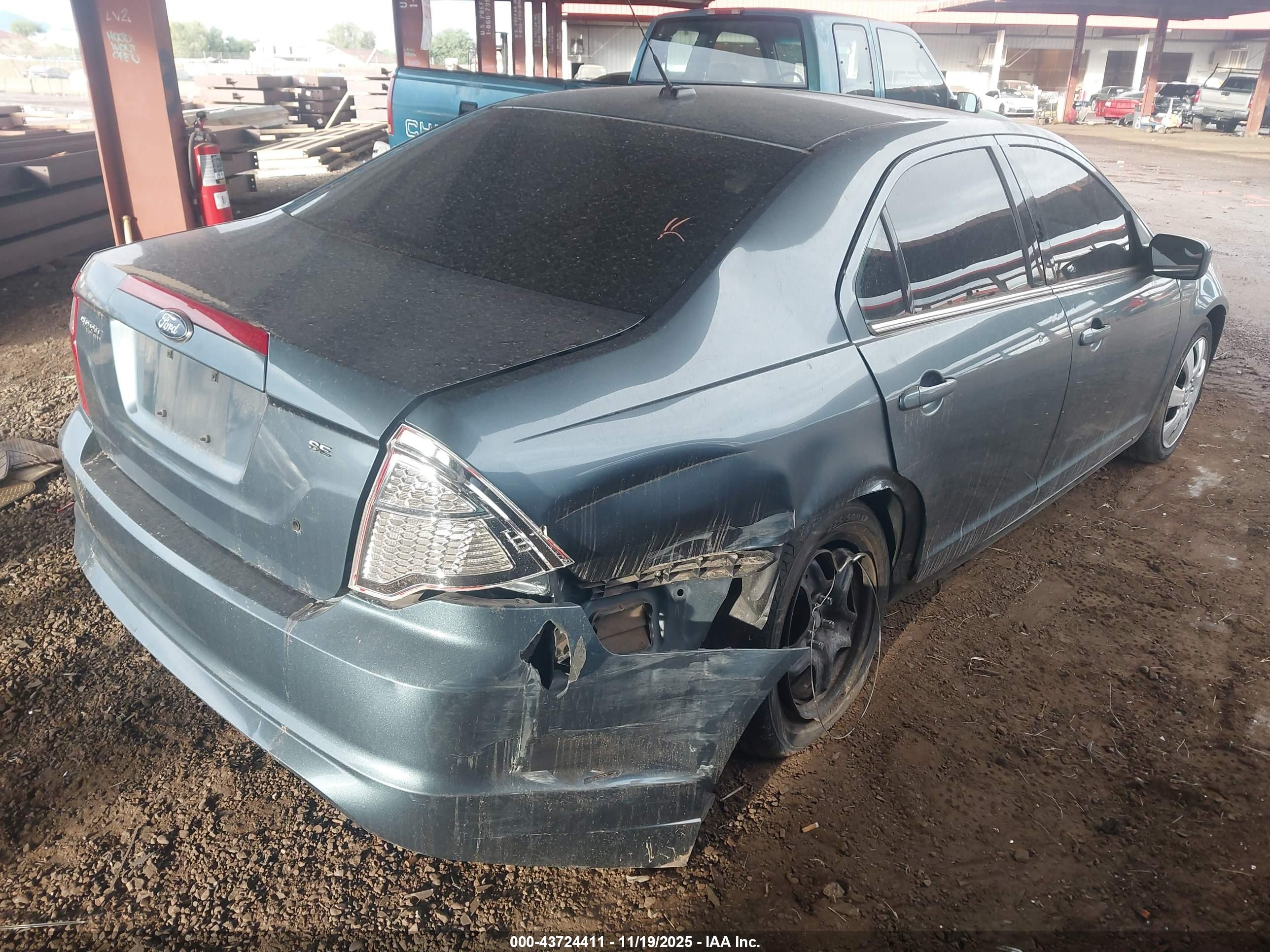 FORD FUSION image 4