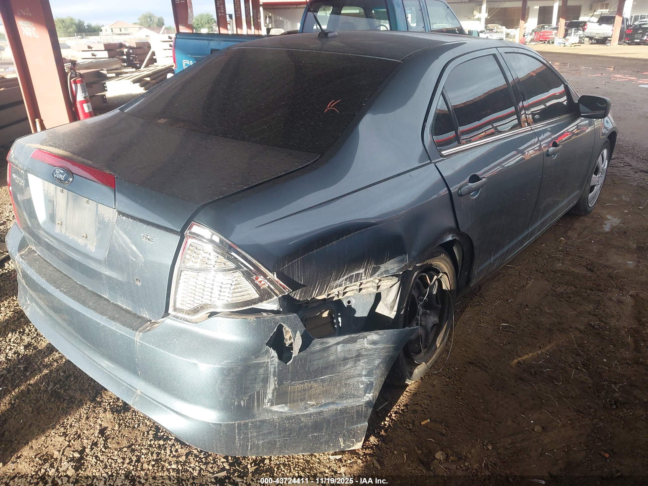 FORD FUSION image 6