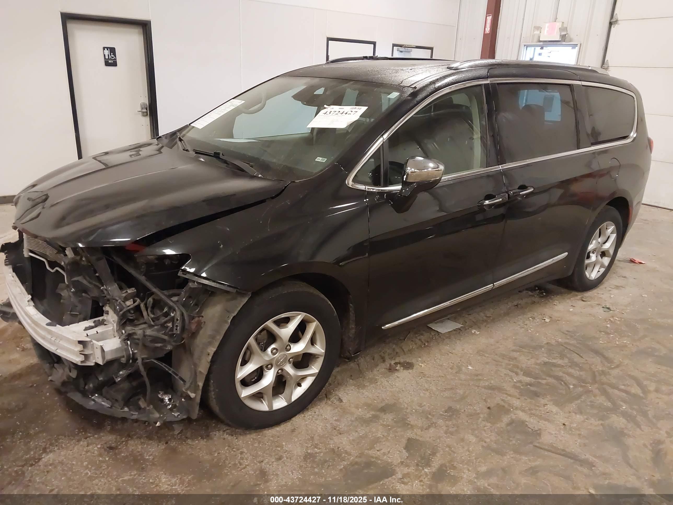 CHRYSLER PACIFICA image 2