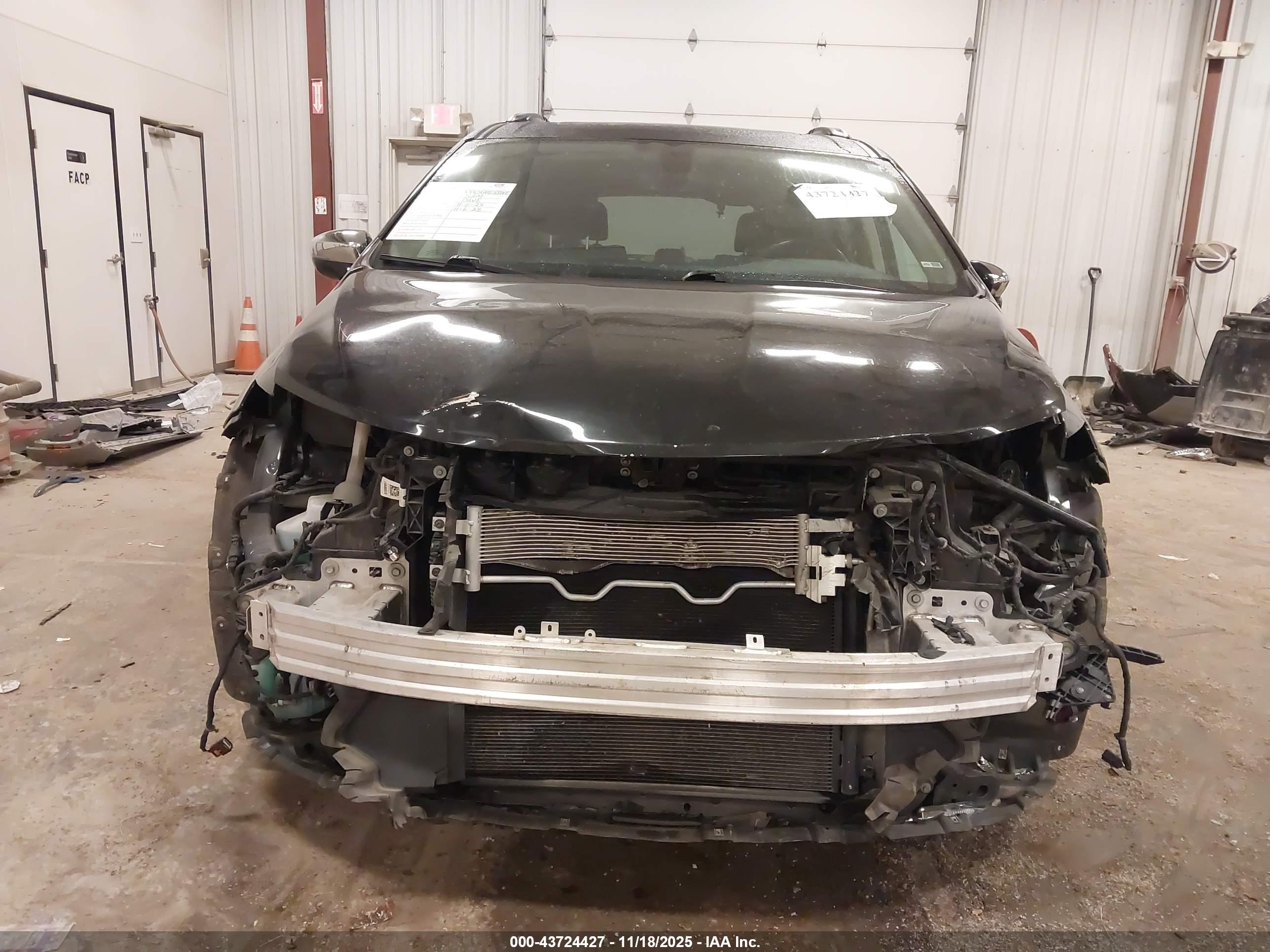 CHRYSLER PACIFICA image 6