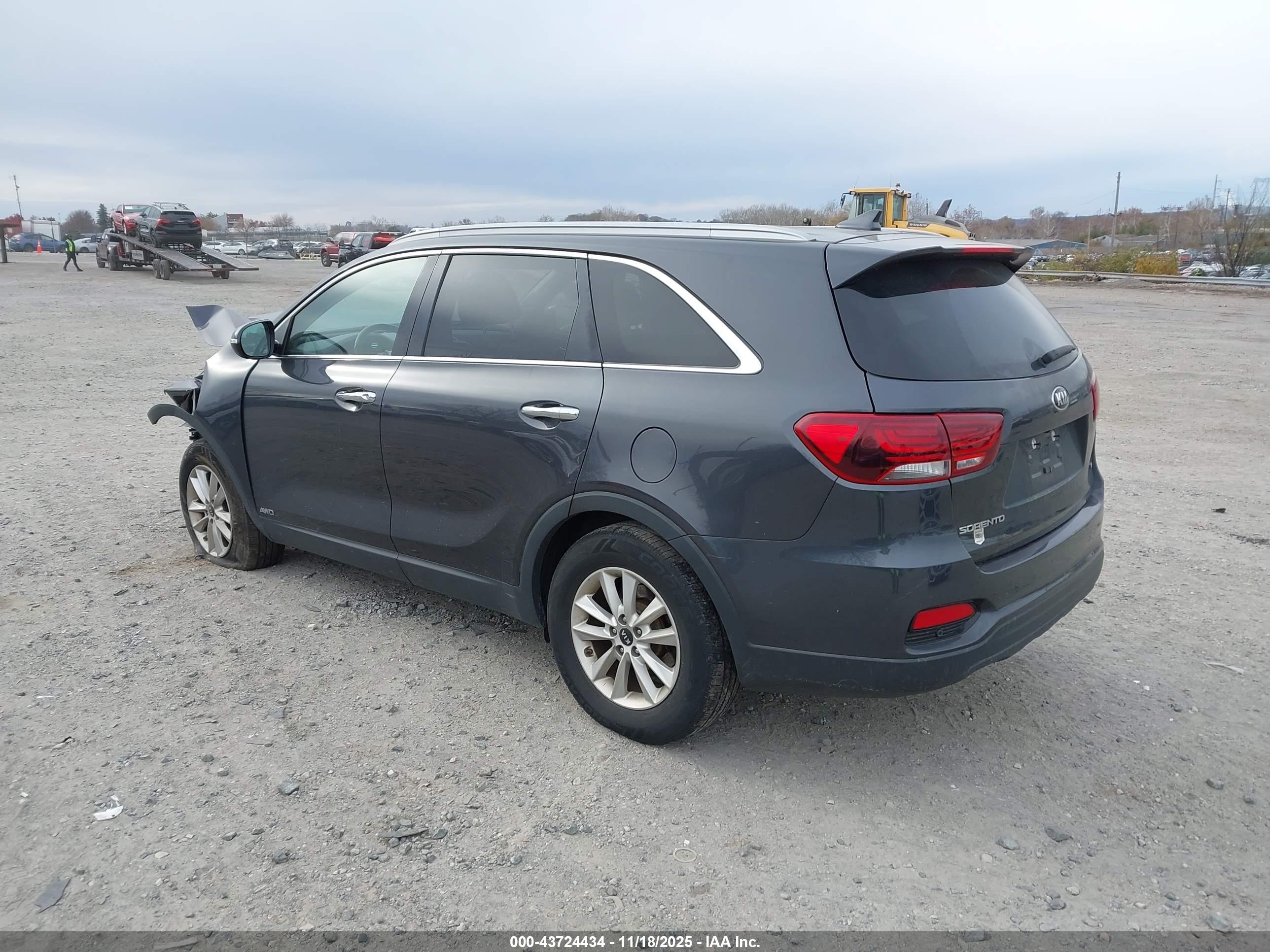 KIA SORENTO image 3
