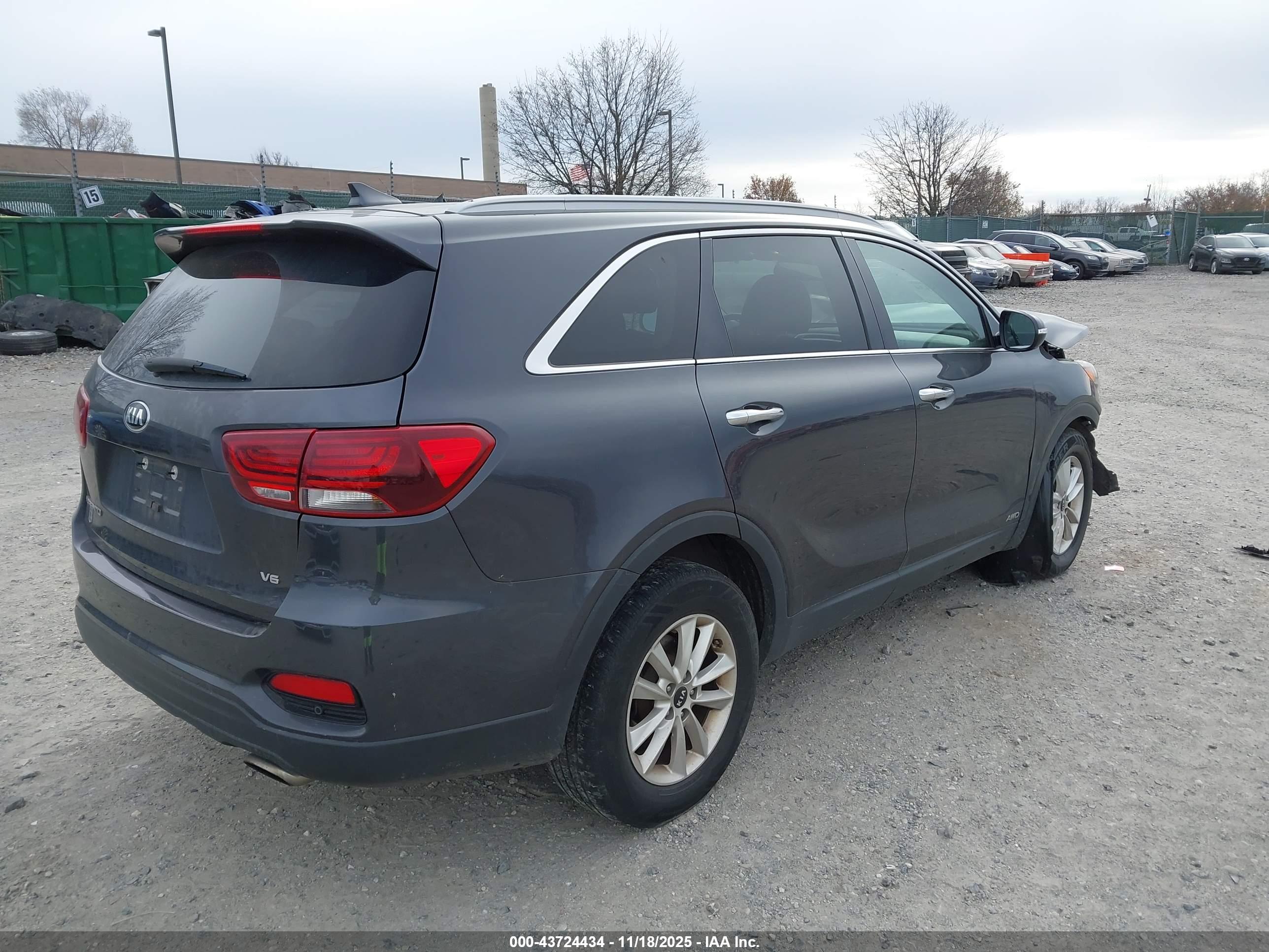 KIA SORENTO image 4