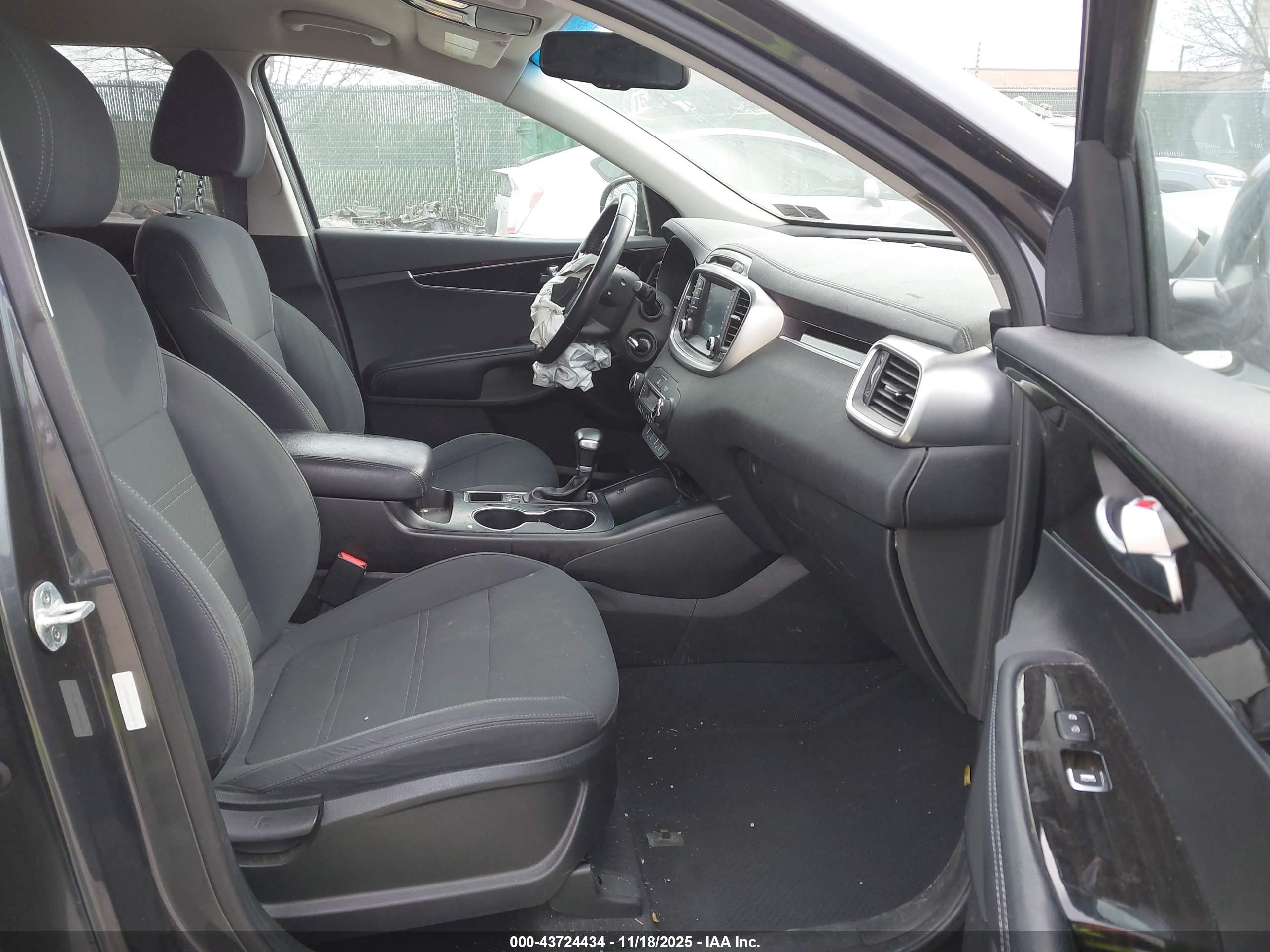 KIA SORENTO image 5