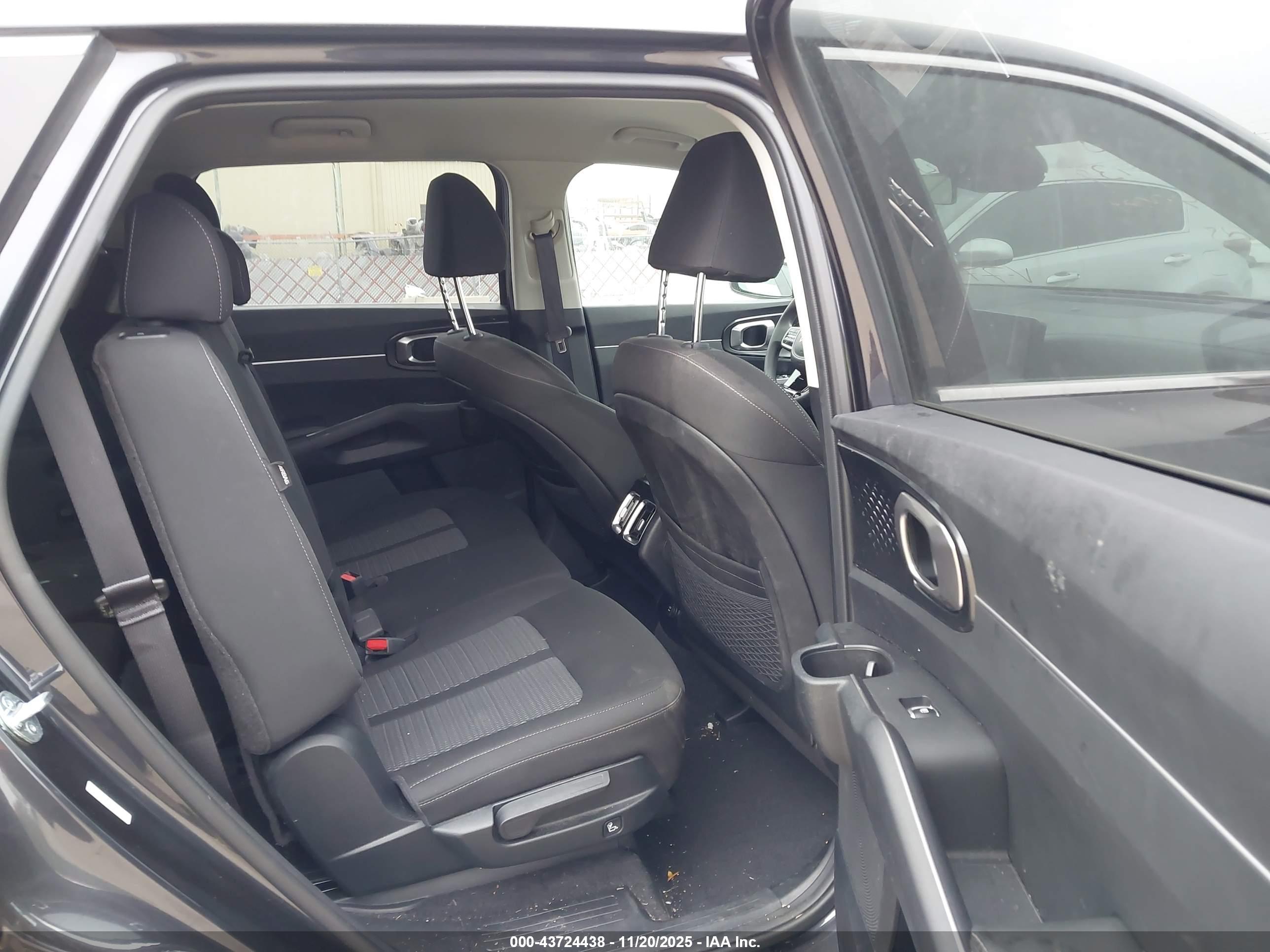 KIA SORENTO image 8