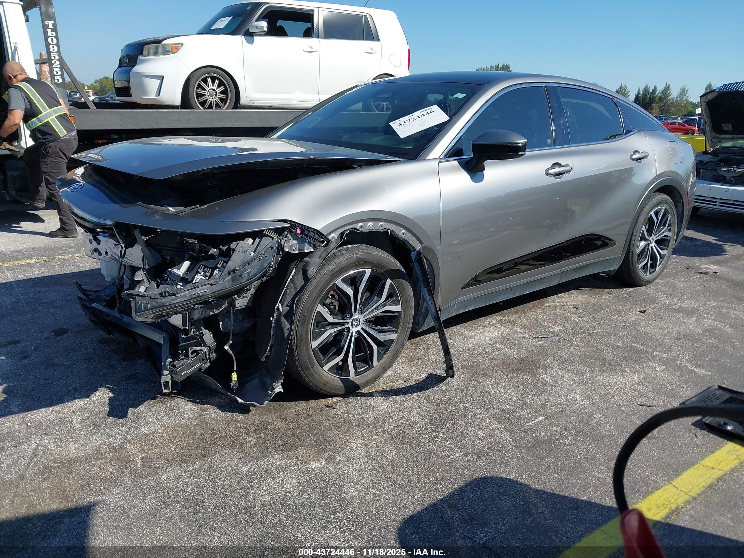 TOYOTA CROWN image 2