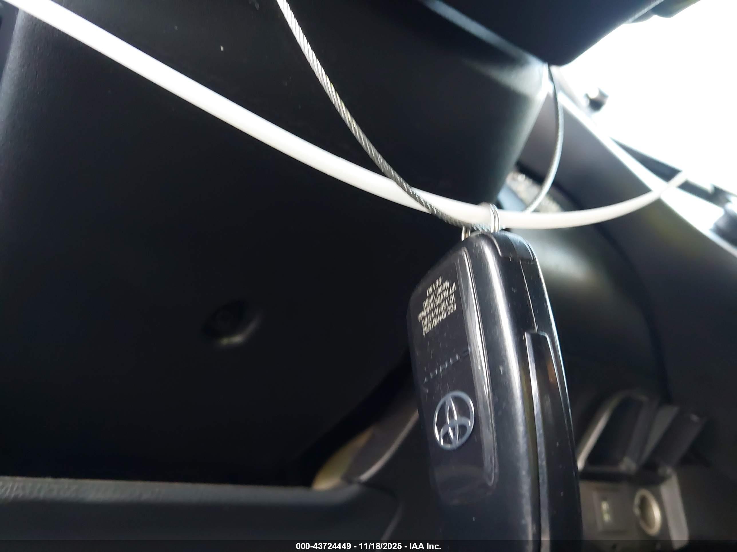 TOYOTA CAMRY image 11