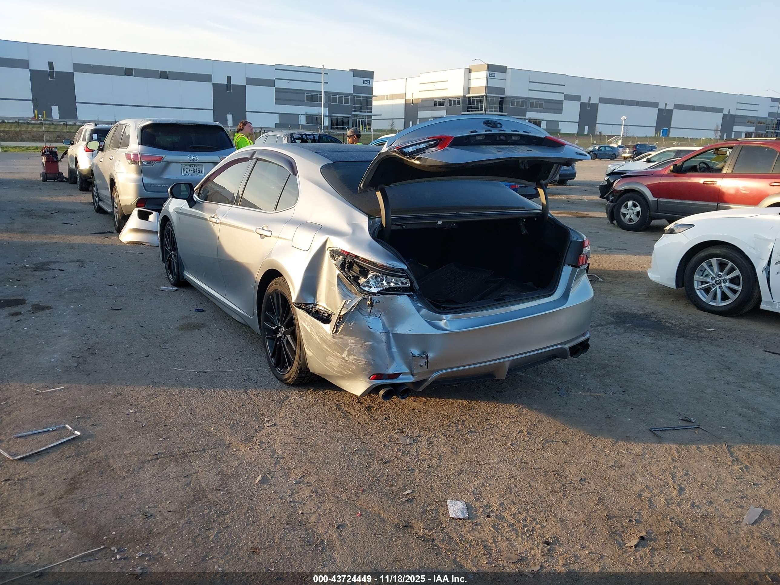 TOYOTA CAMRY image 3