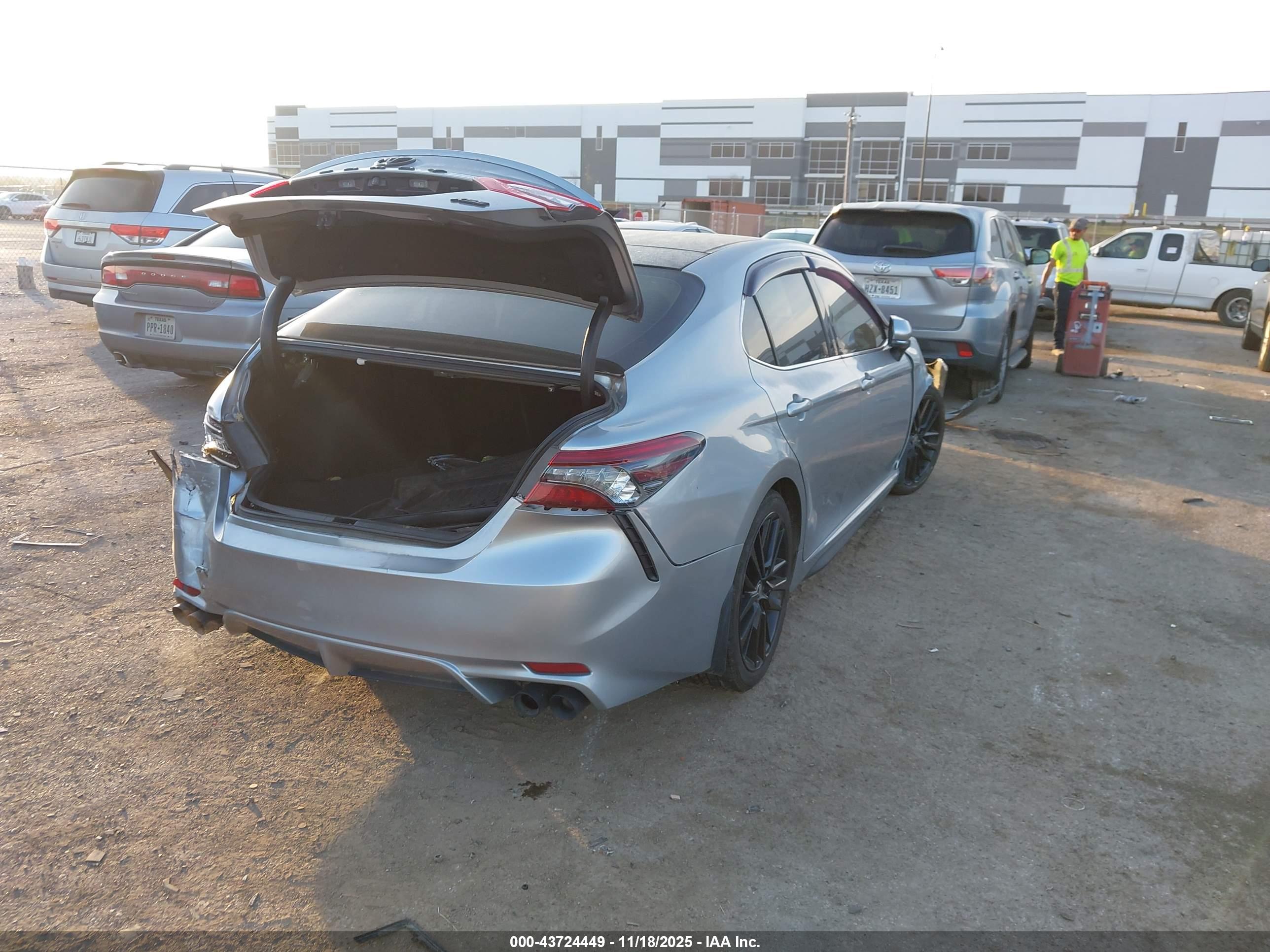 TOYOTA CAMRY image 4