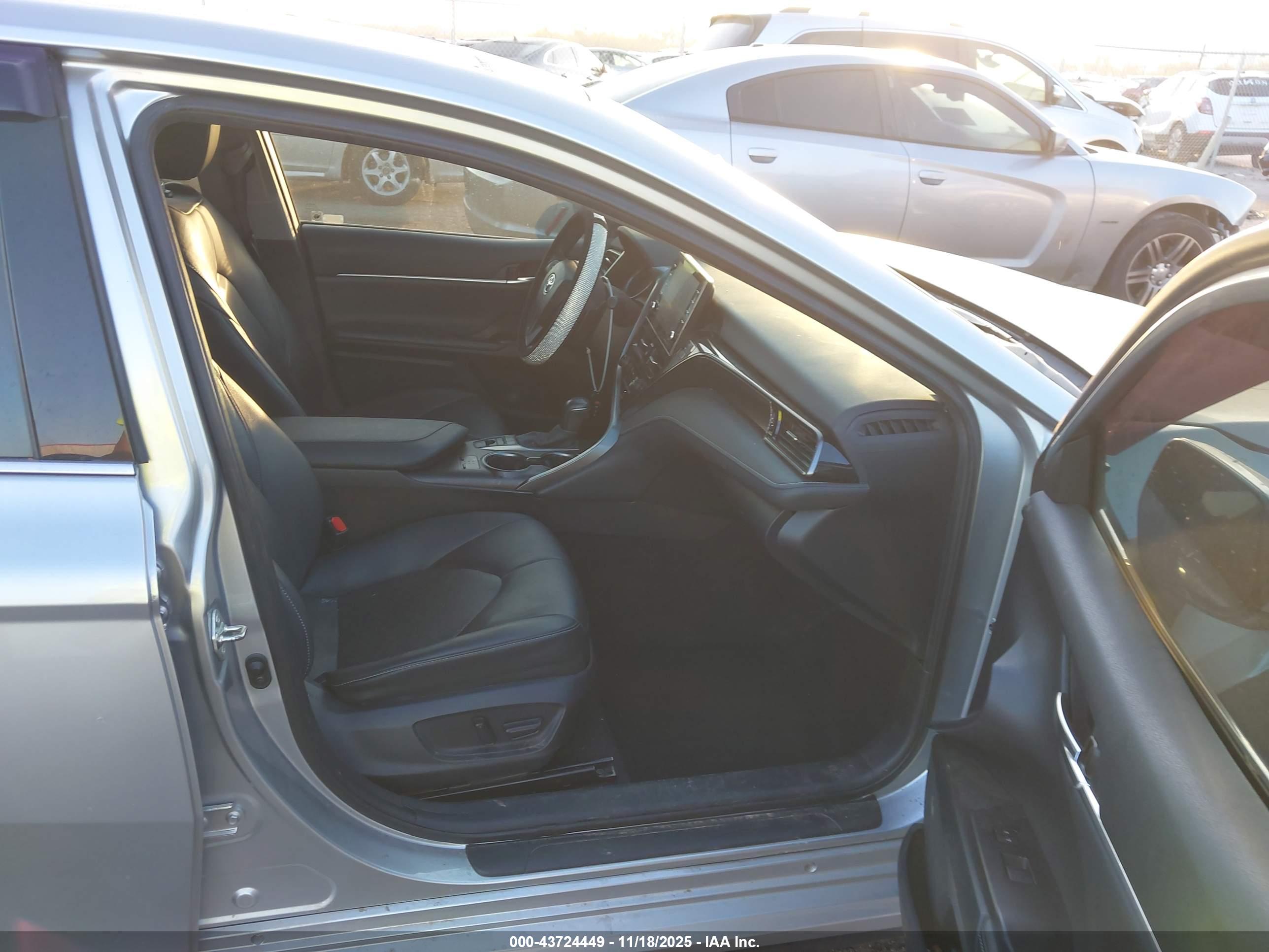 TOYOTA CAMRY image 5