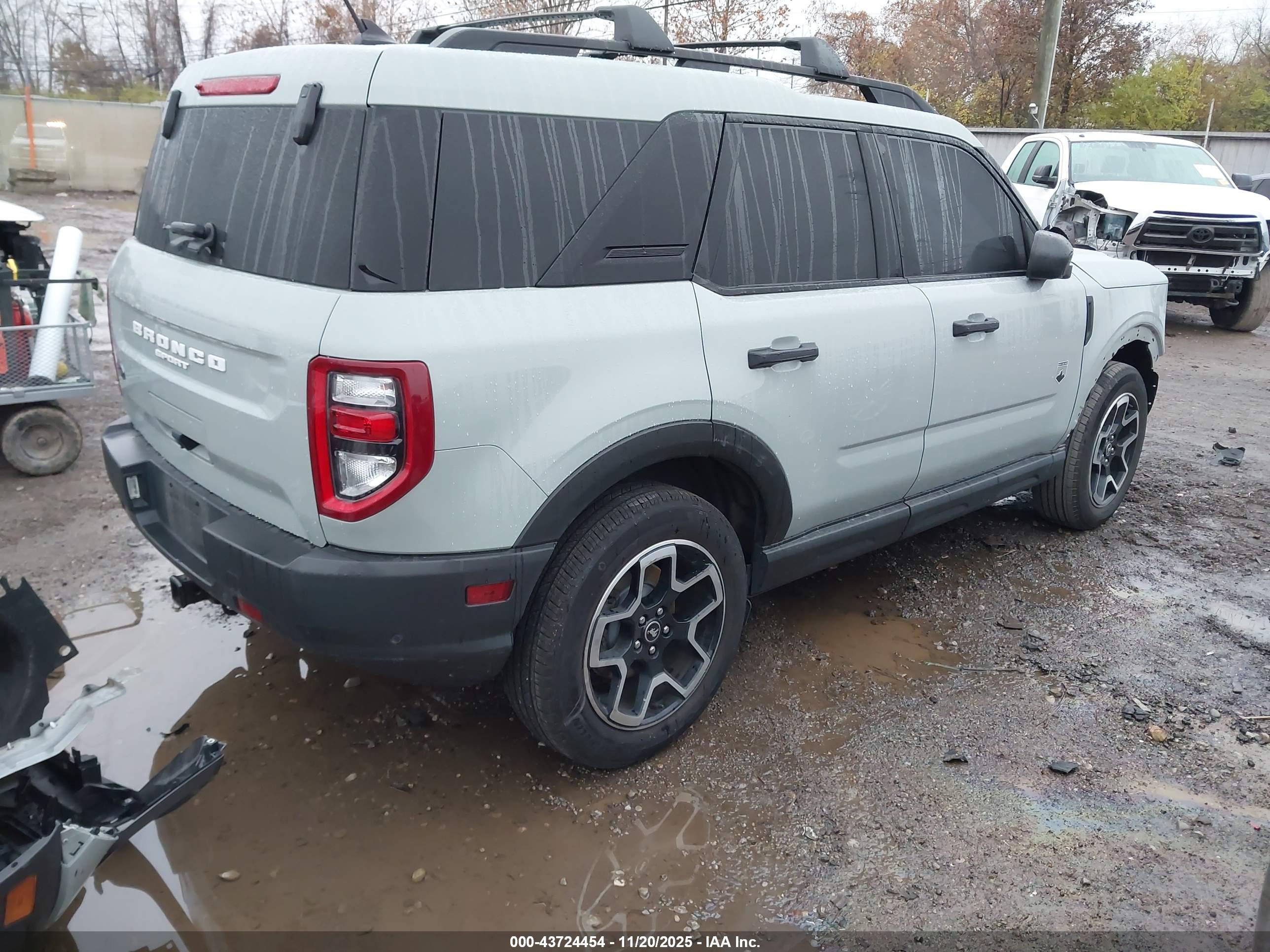 FORD BRONCO image 4