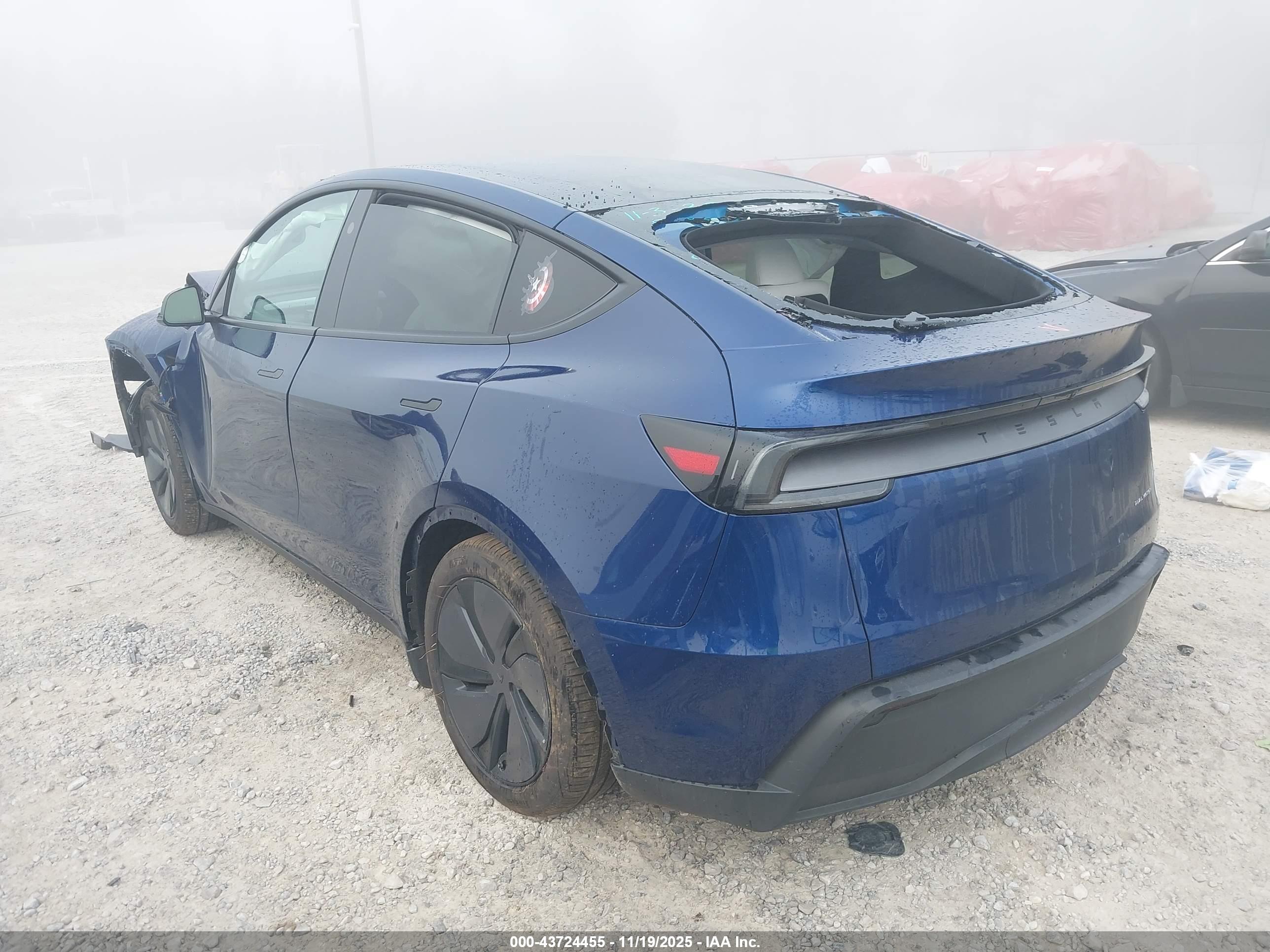 TESLA MODEL image 3