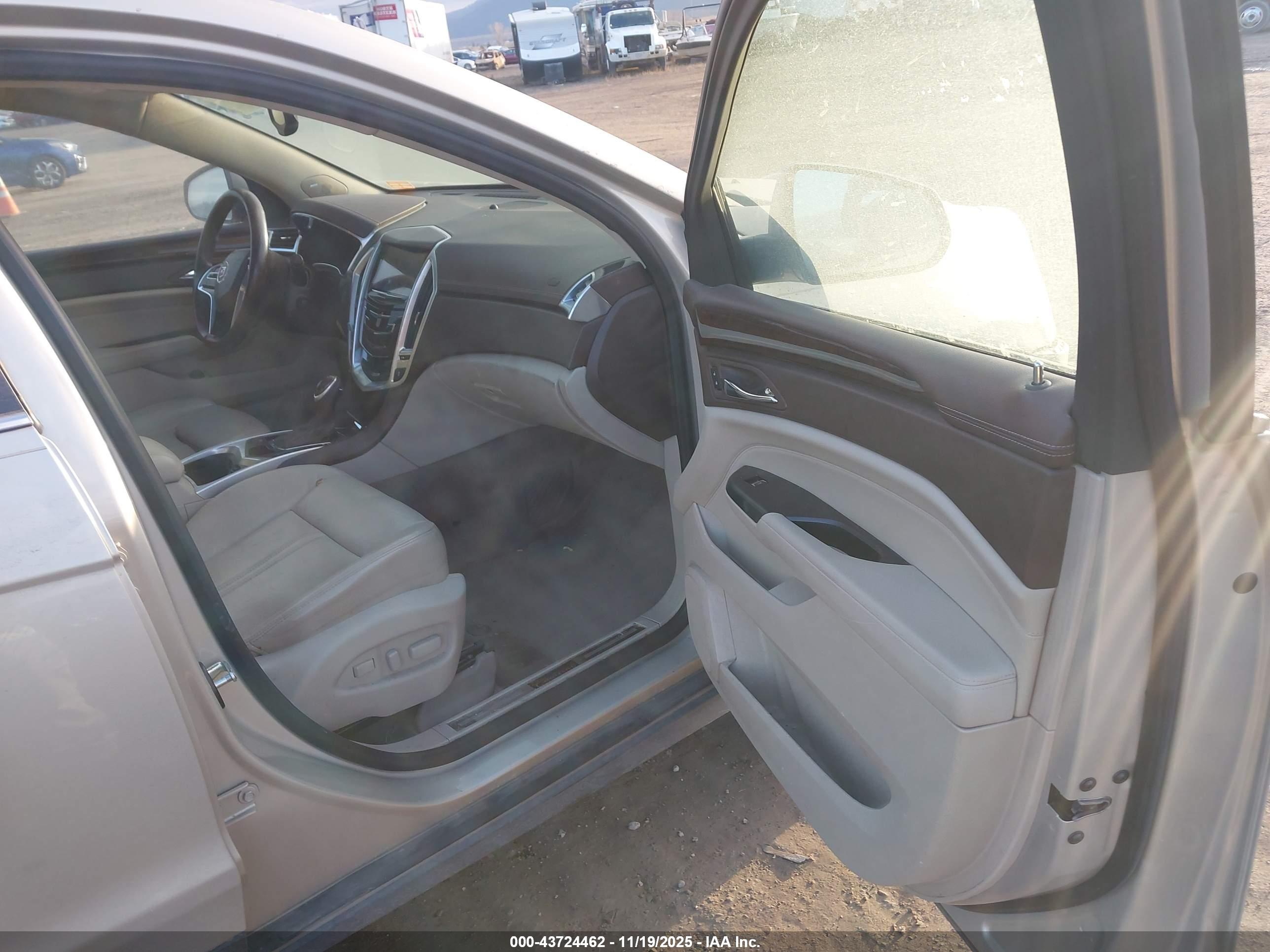 CADILLAC SRX image 5