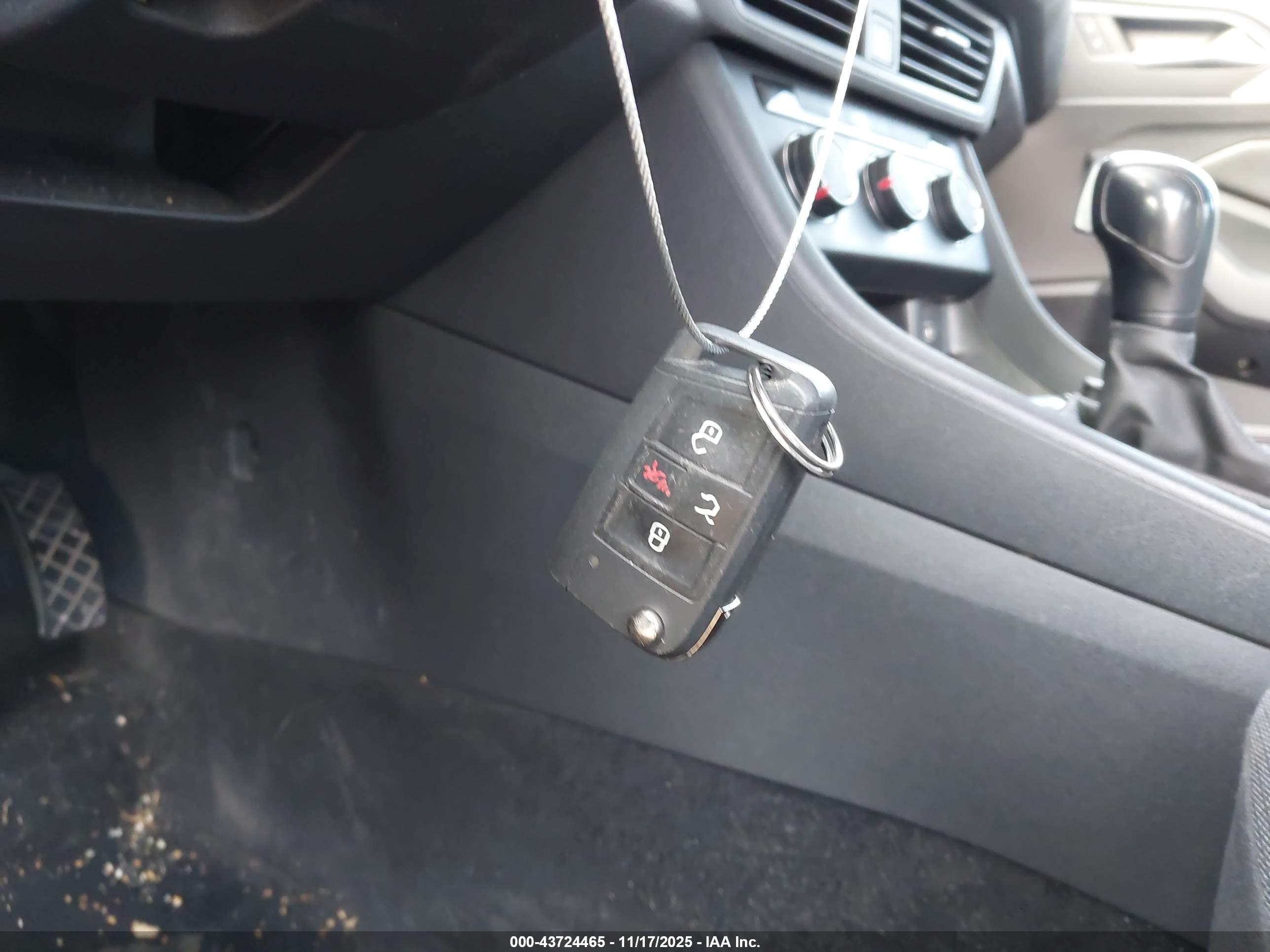 VOLKSWAGEN JETTA image 11