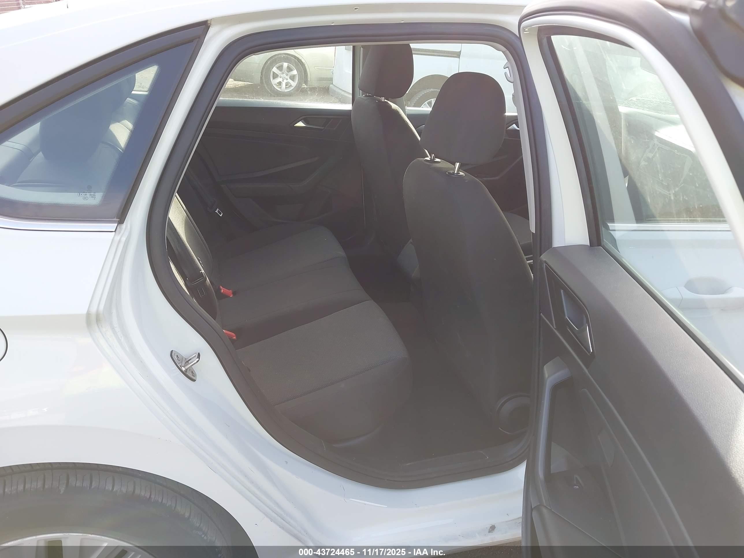 VOLKSWAGEN JETTA image 8