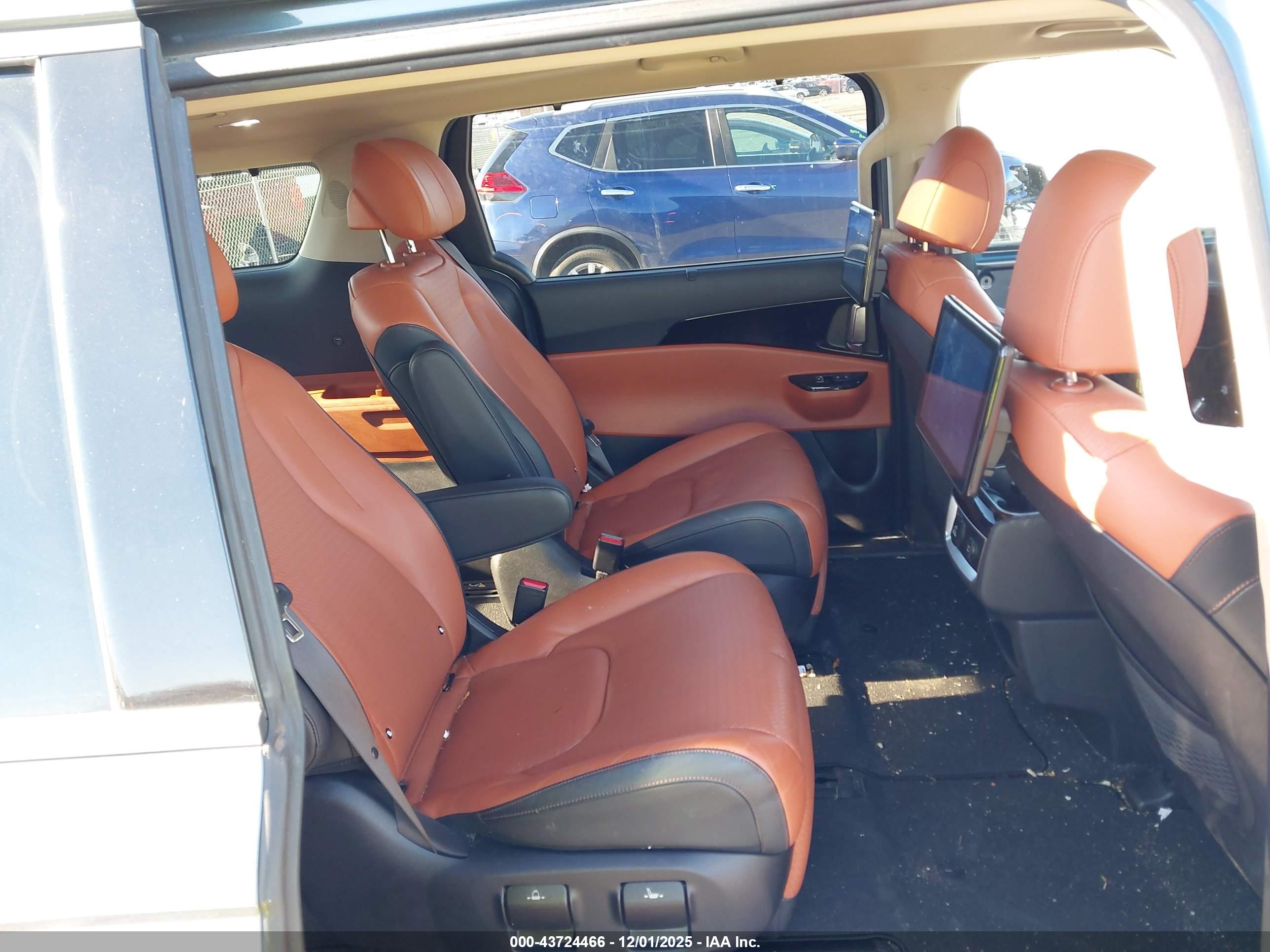 KIA CARNIVAL image 8