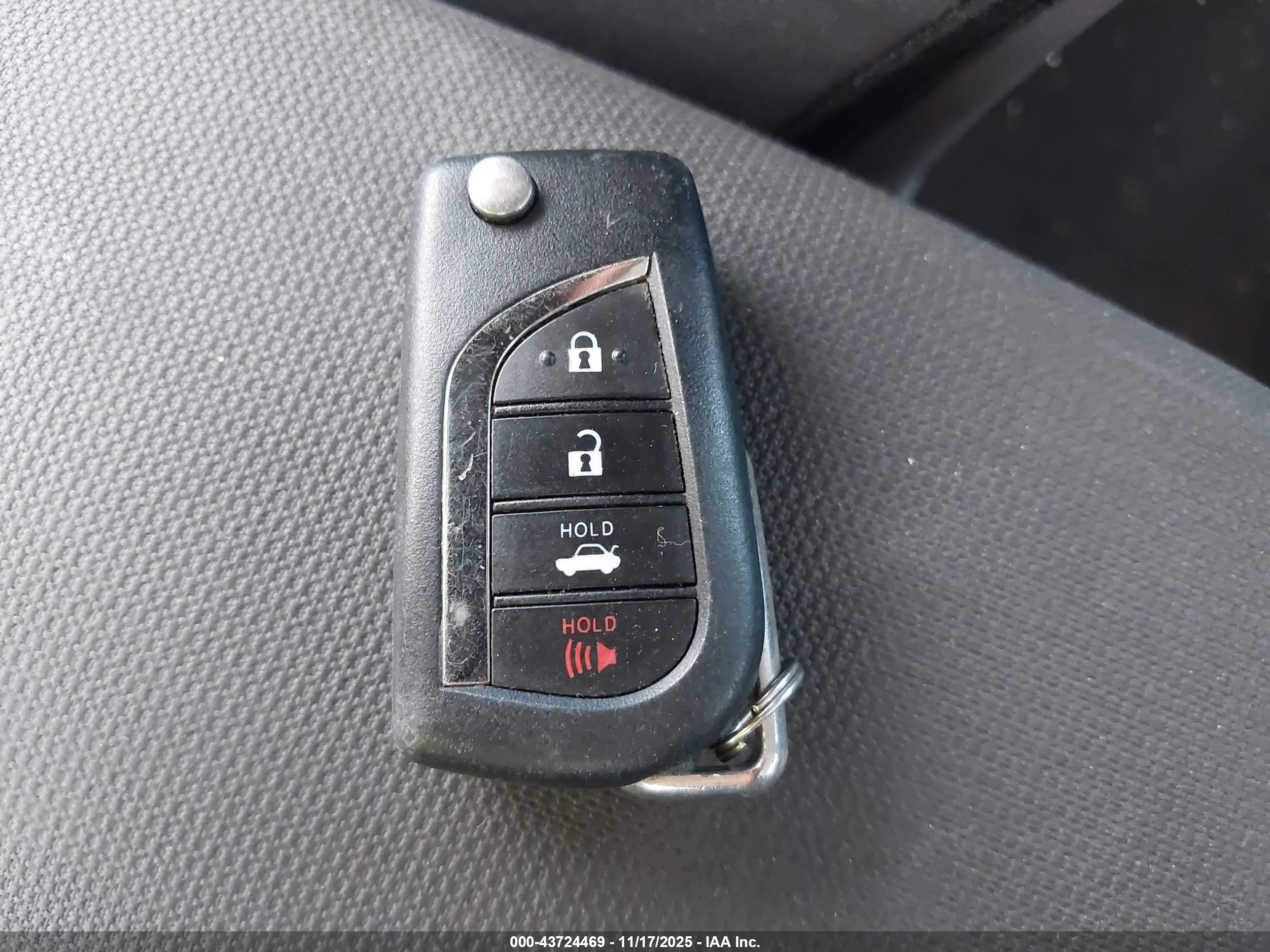 TOYOTA COROLLA image 11
