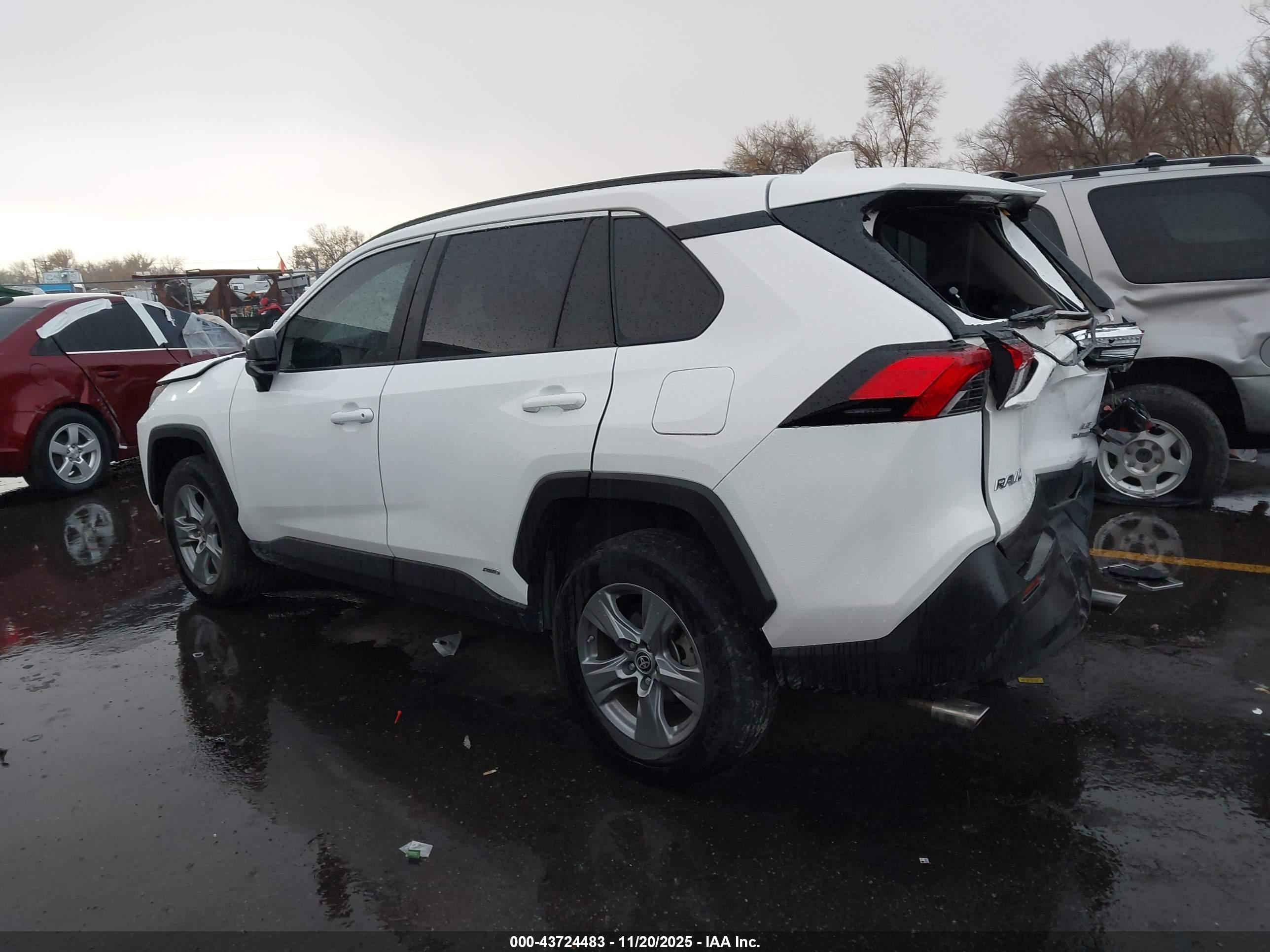 TOYOTA RAV4 image 3