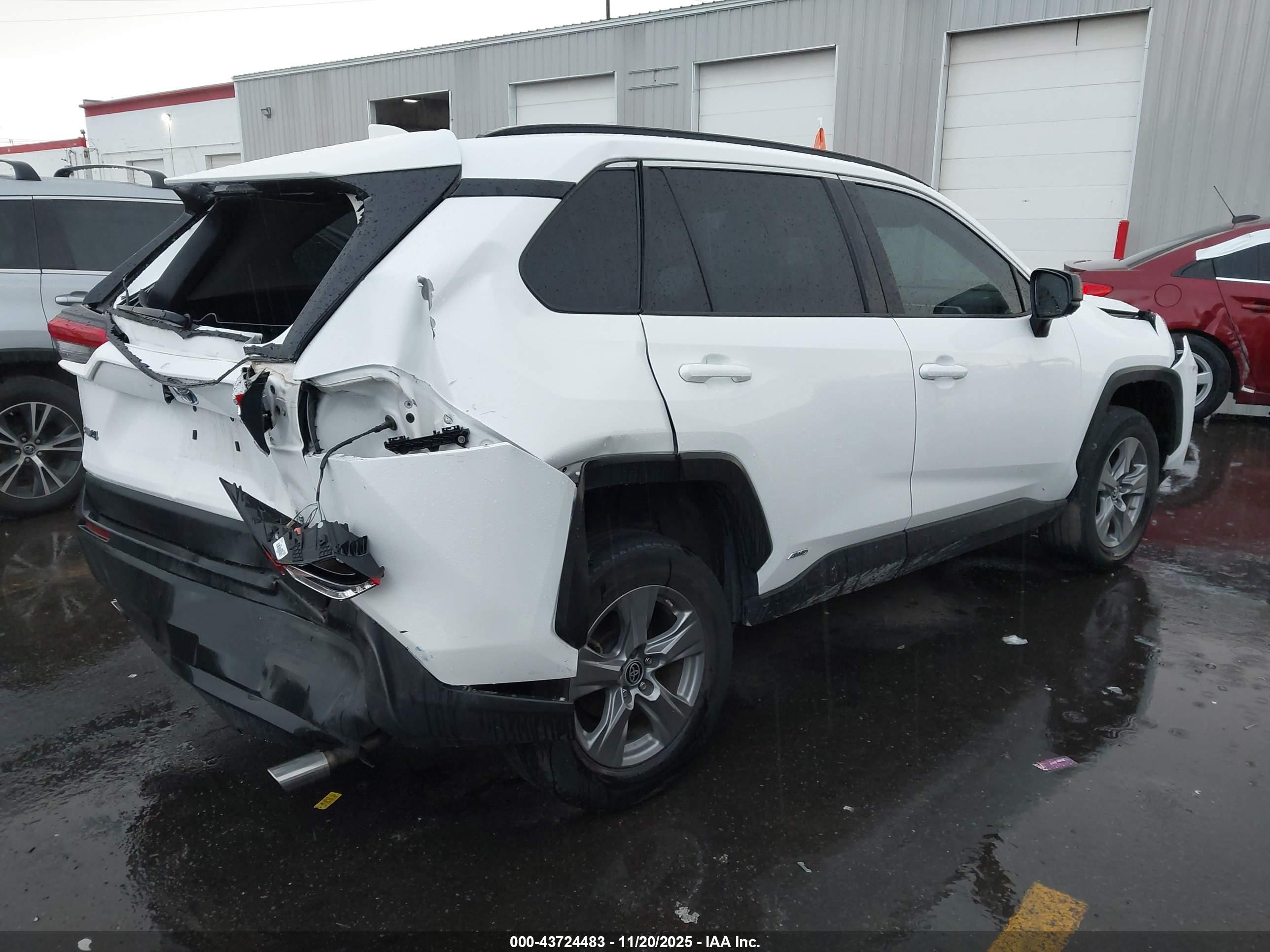 TOYOTA RAV4 image 4