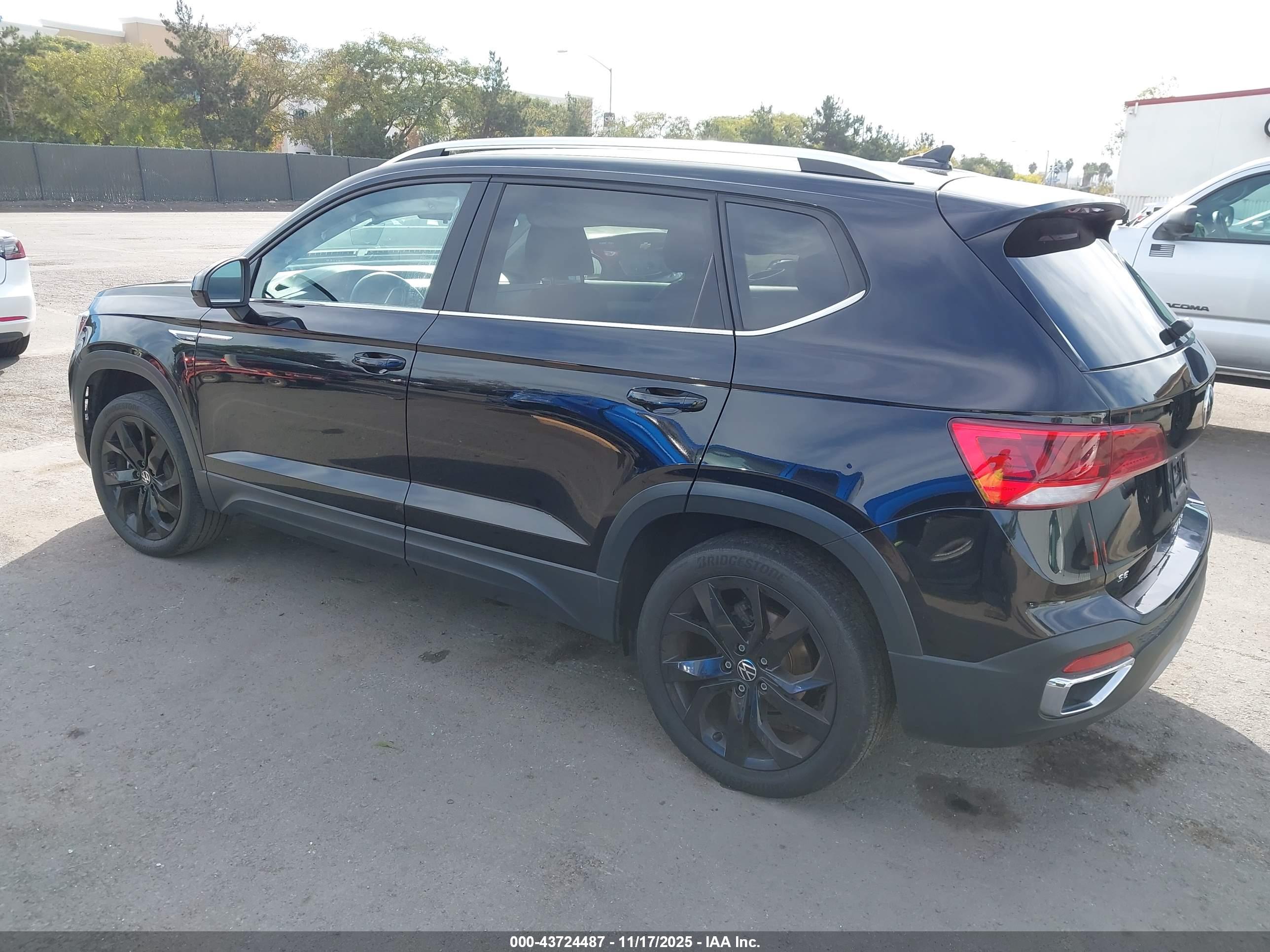VOLKSWAGEN TAOS image 3