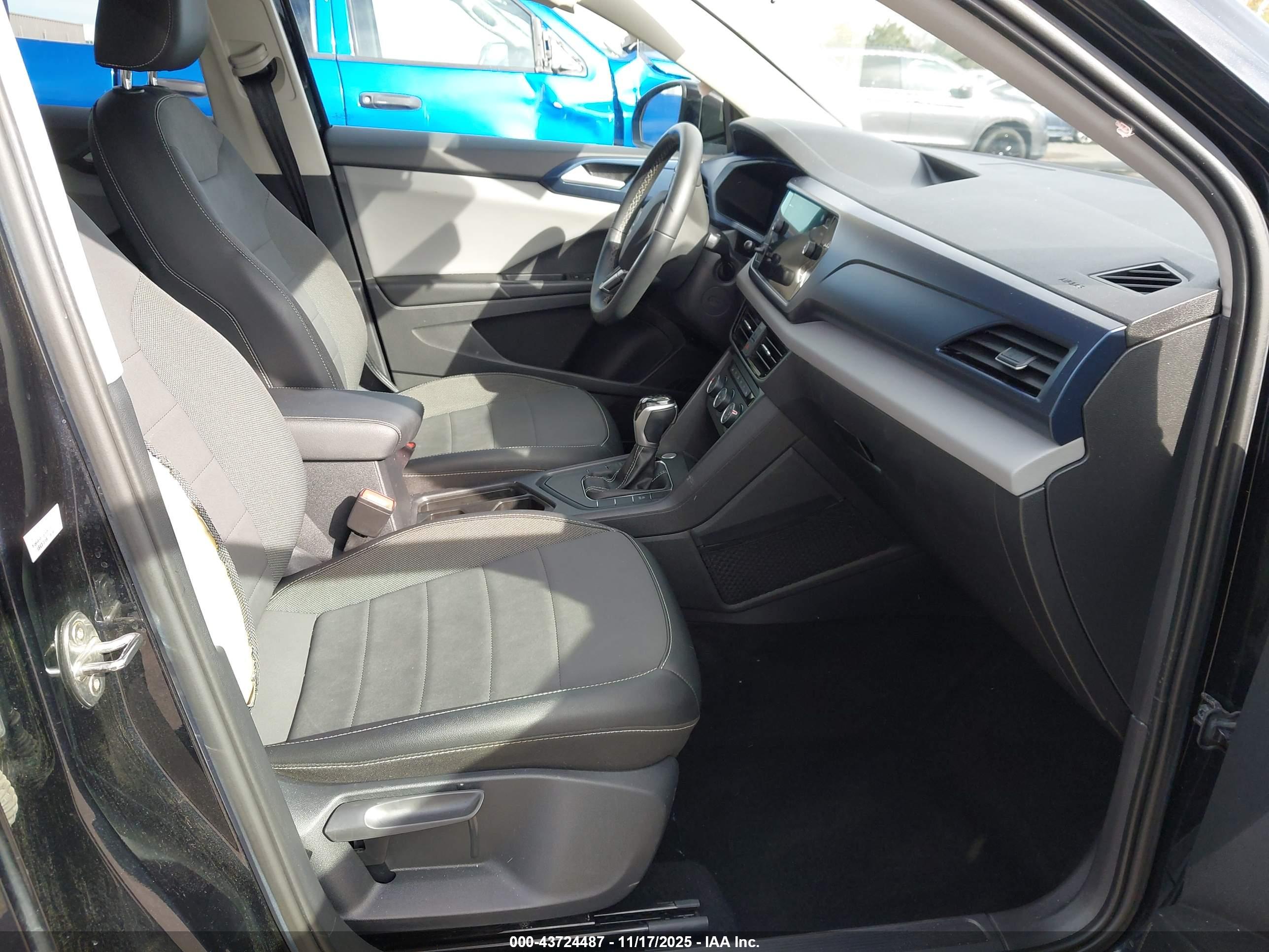 VOLKSWAGEN TAOS image 5