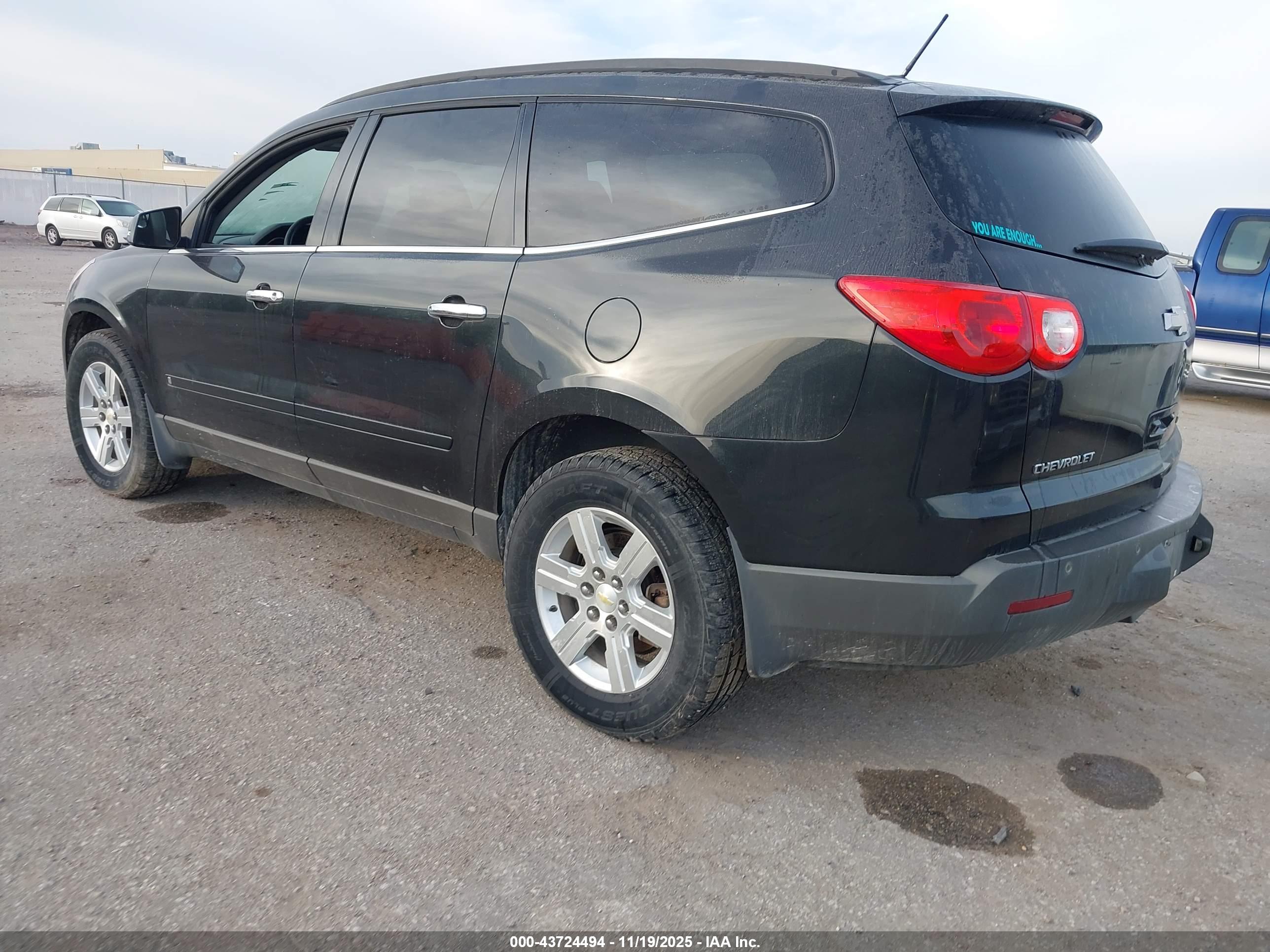 CHEVROLET TRAVERSE image 3