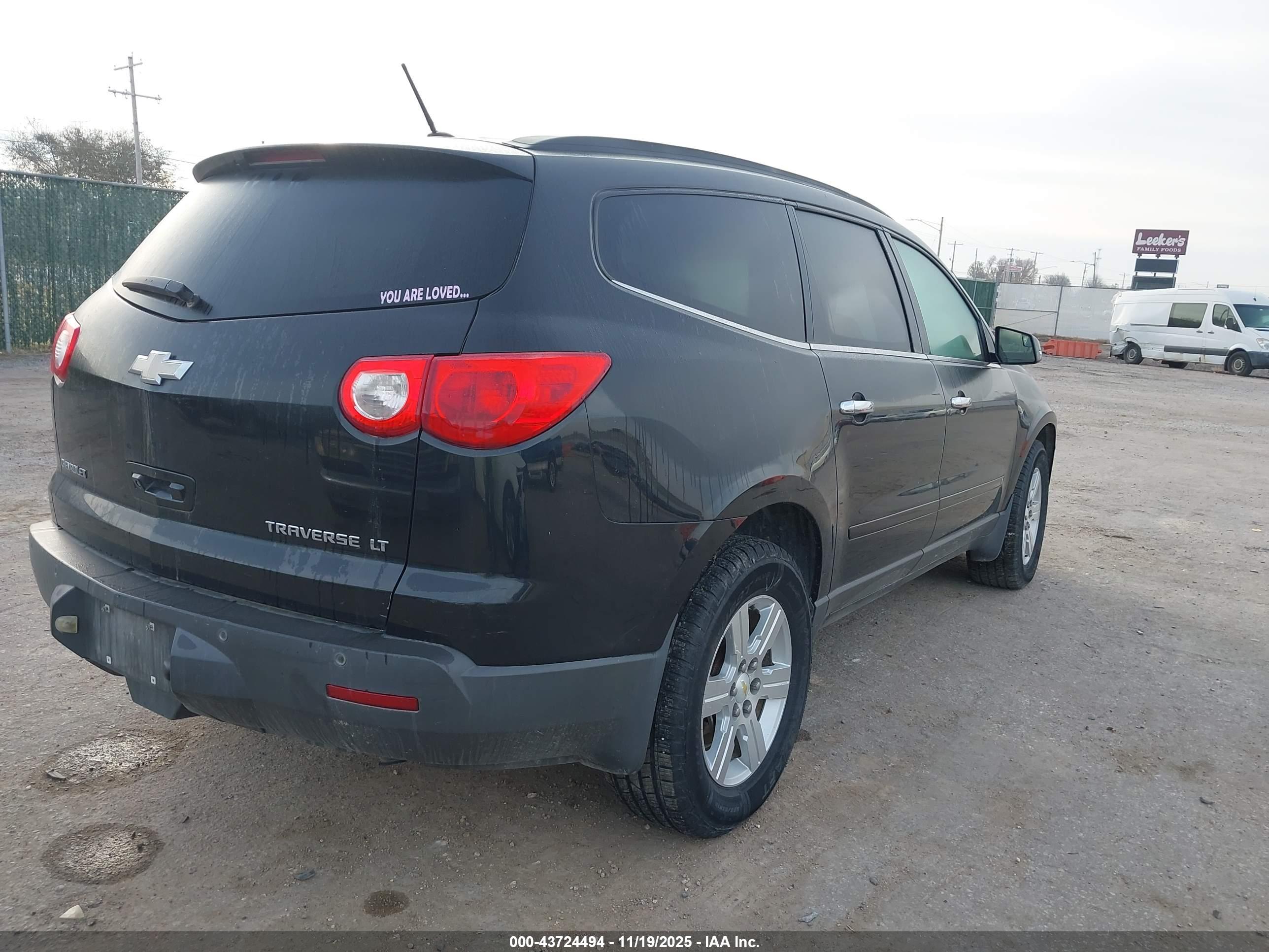 CHEVROLET TRAVERSE image 4
