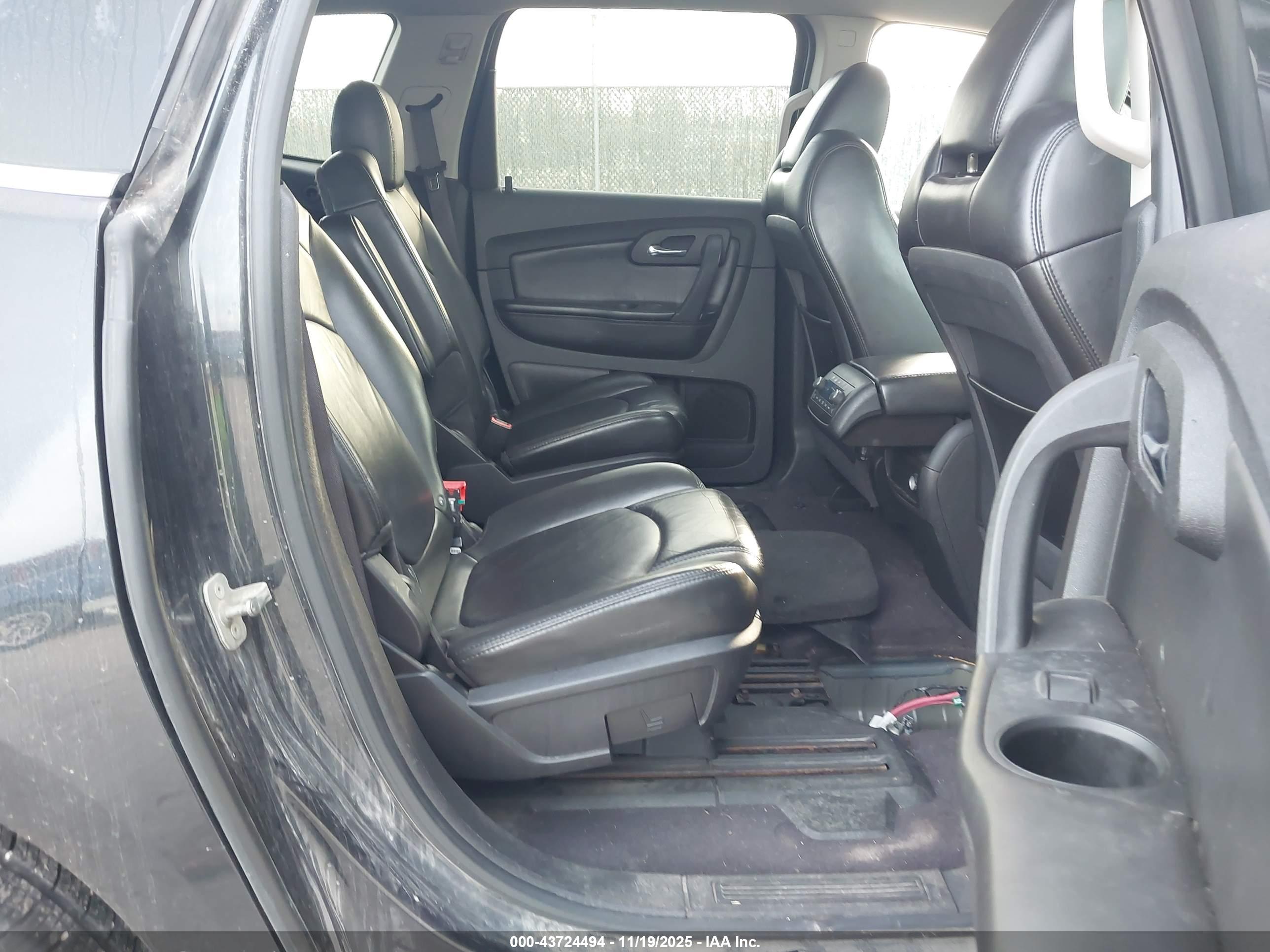 CHEVROLET TRAVERSE image 8