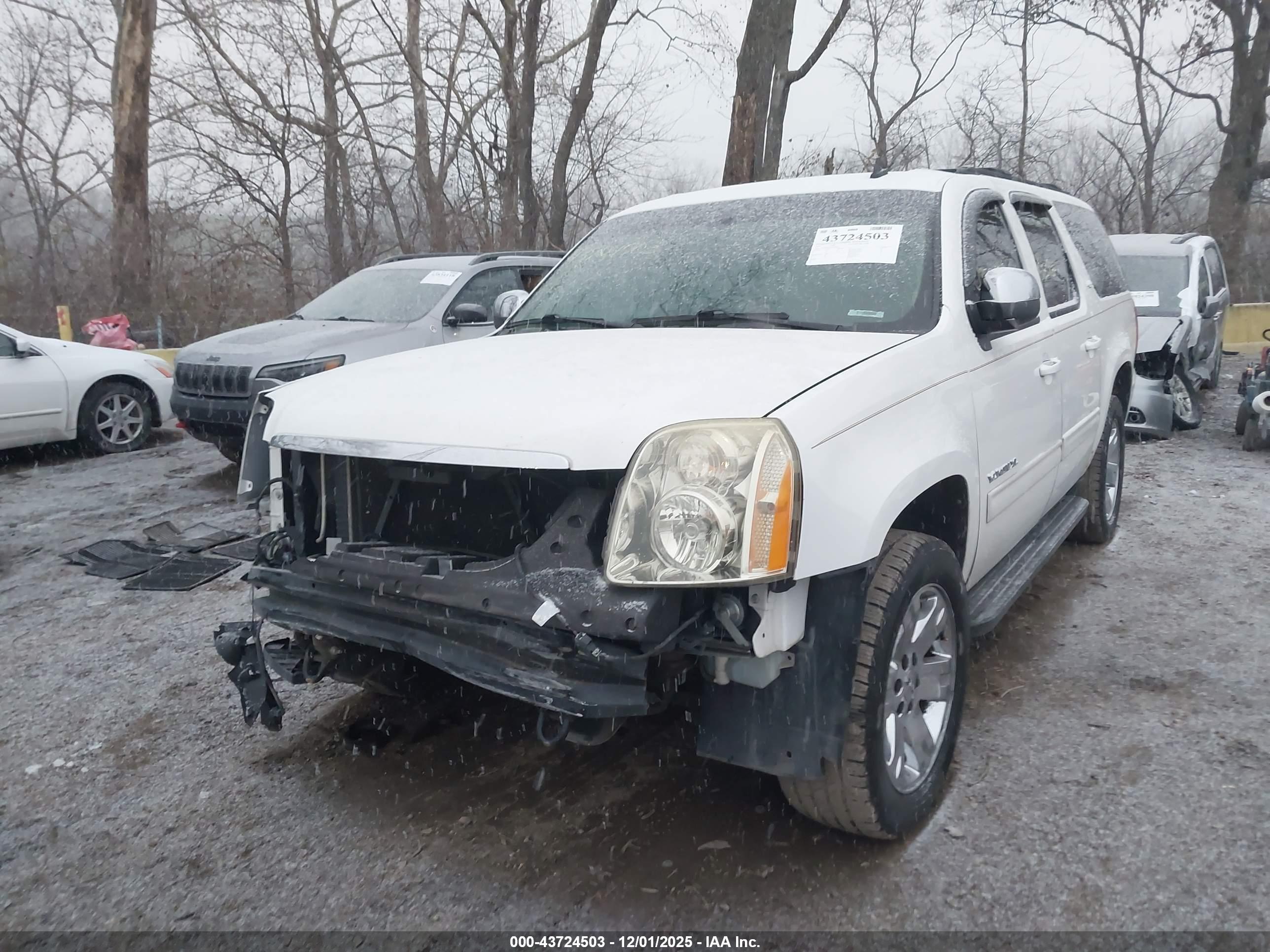 GMC YUKON image 2