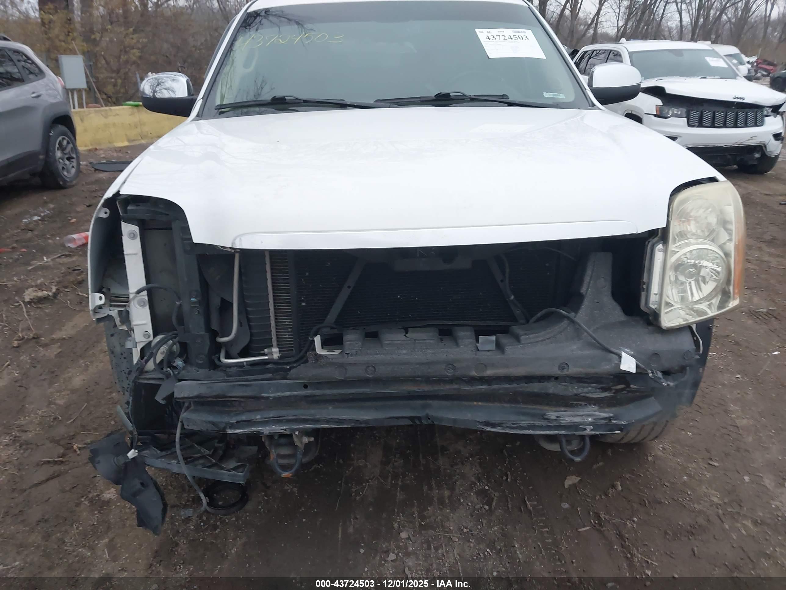 GMC YUKON image 6