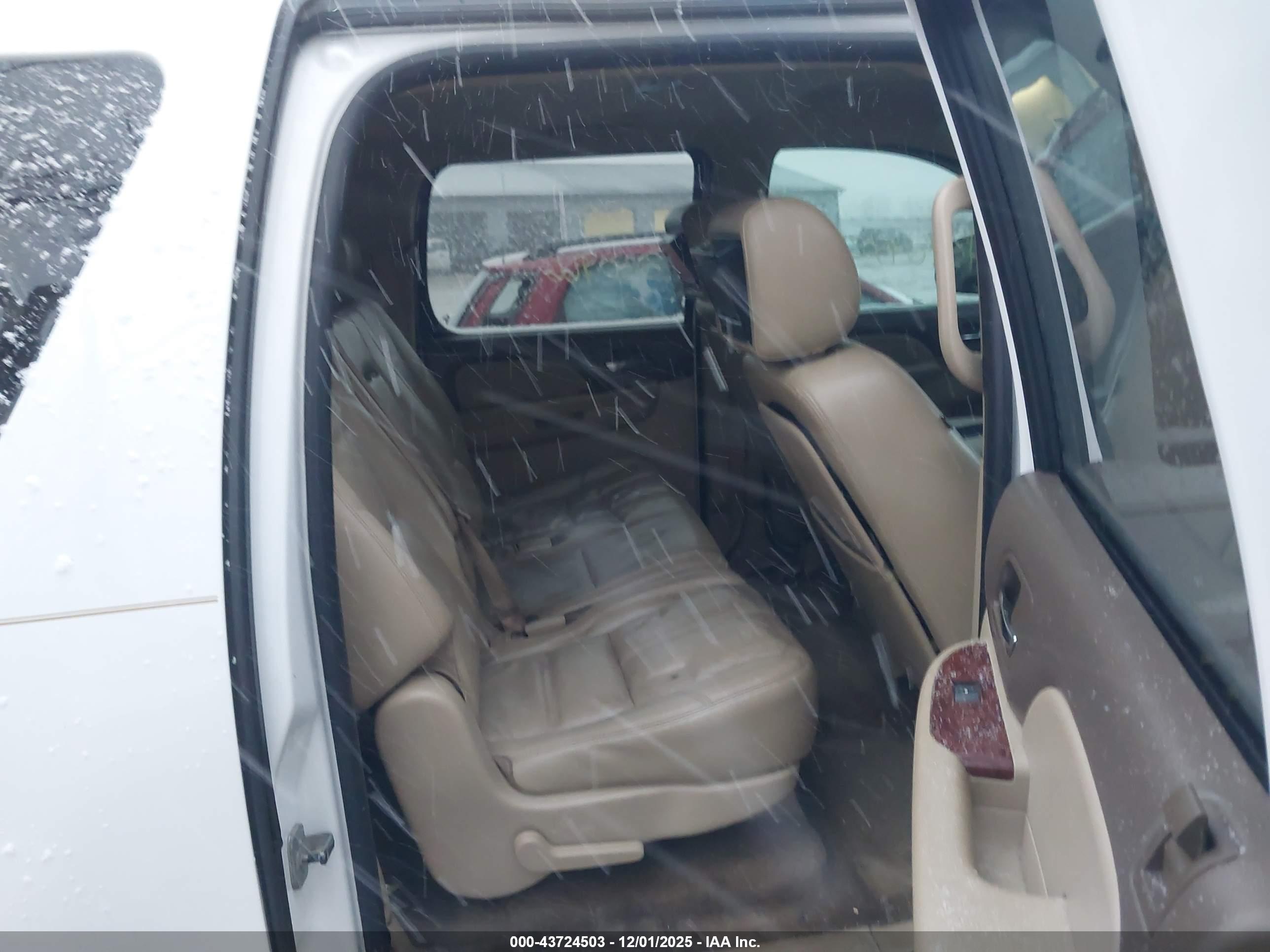 GMC YUKON image 8