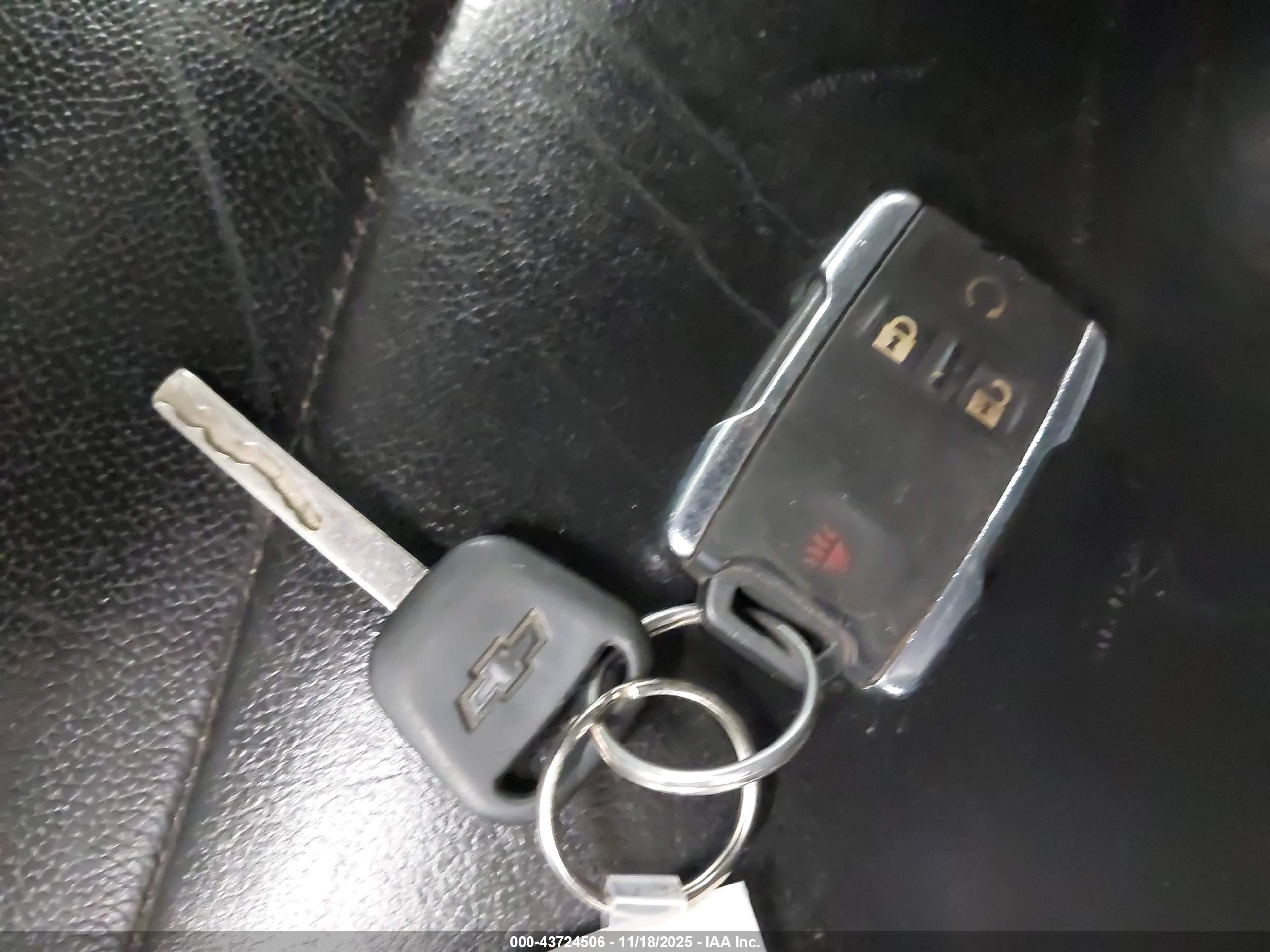 CHEVROLET SILVERADO image 11