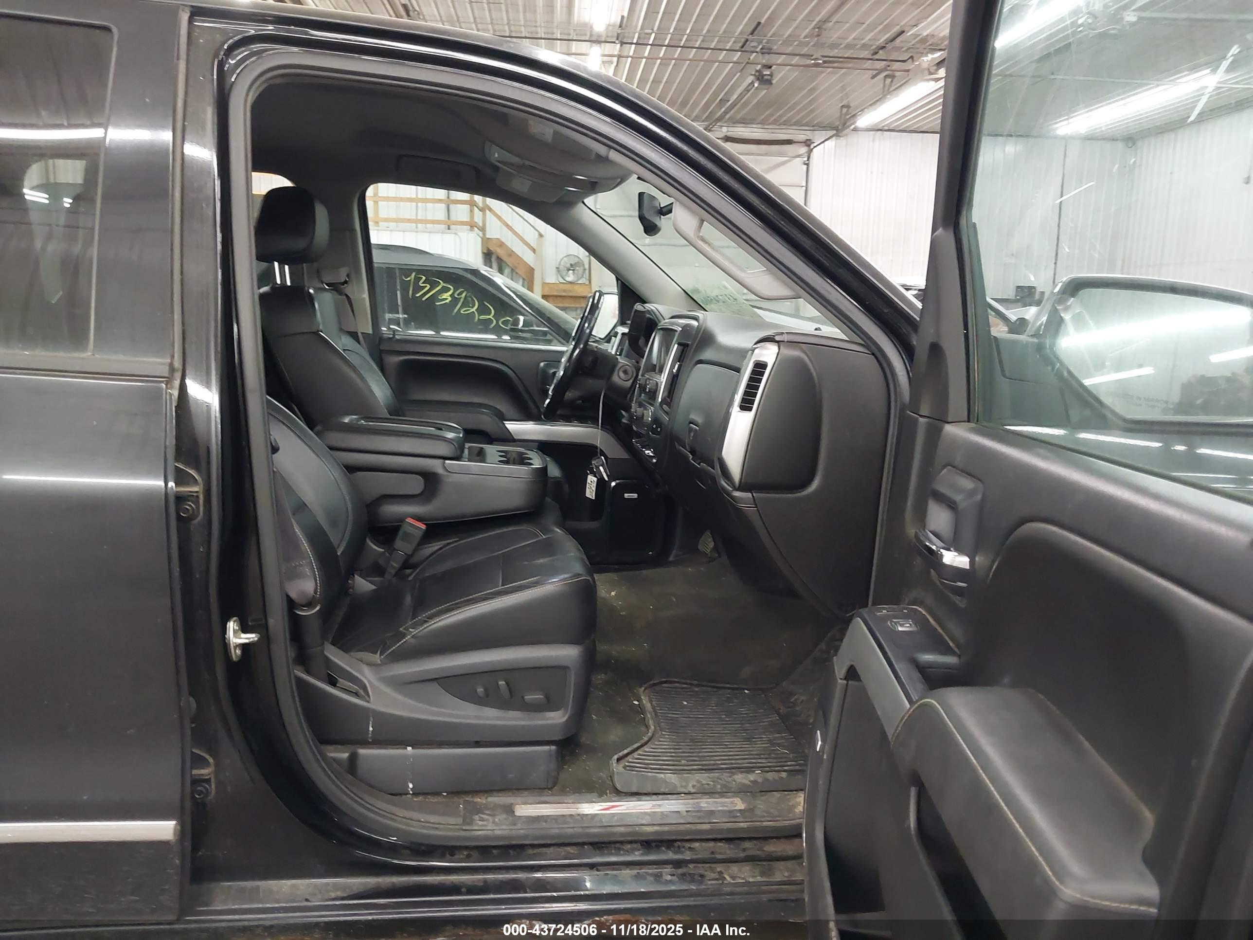 CHEVROLET SILVERADO image 5
