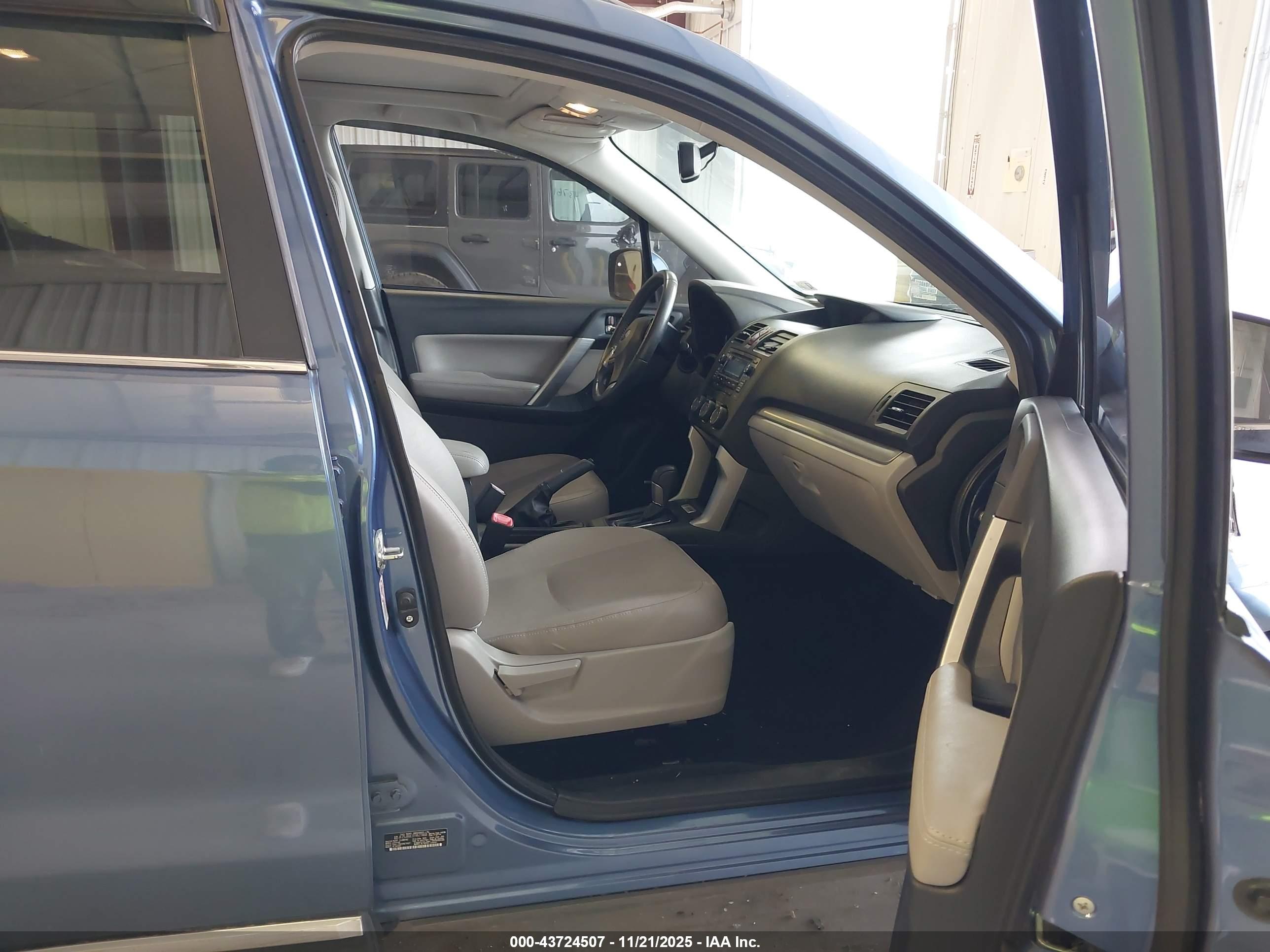 SUBARU FORESTER image 5
