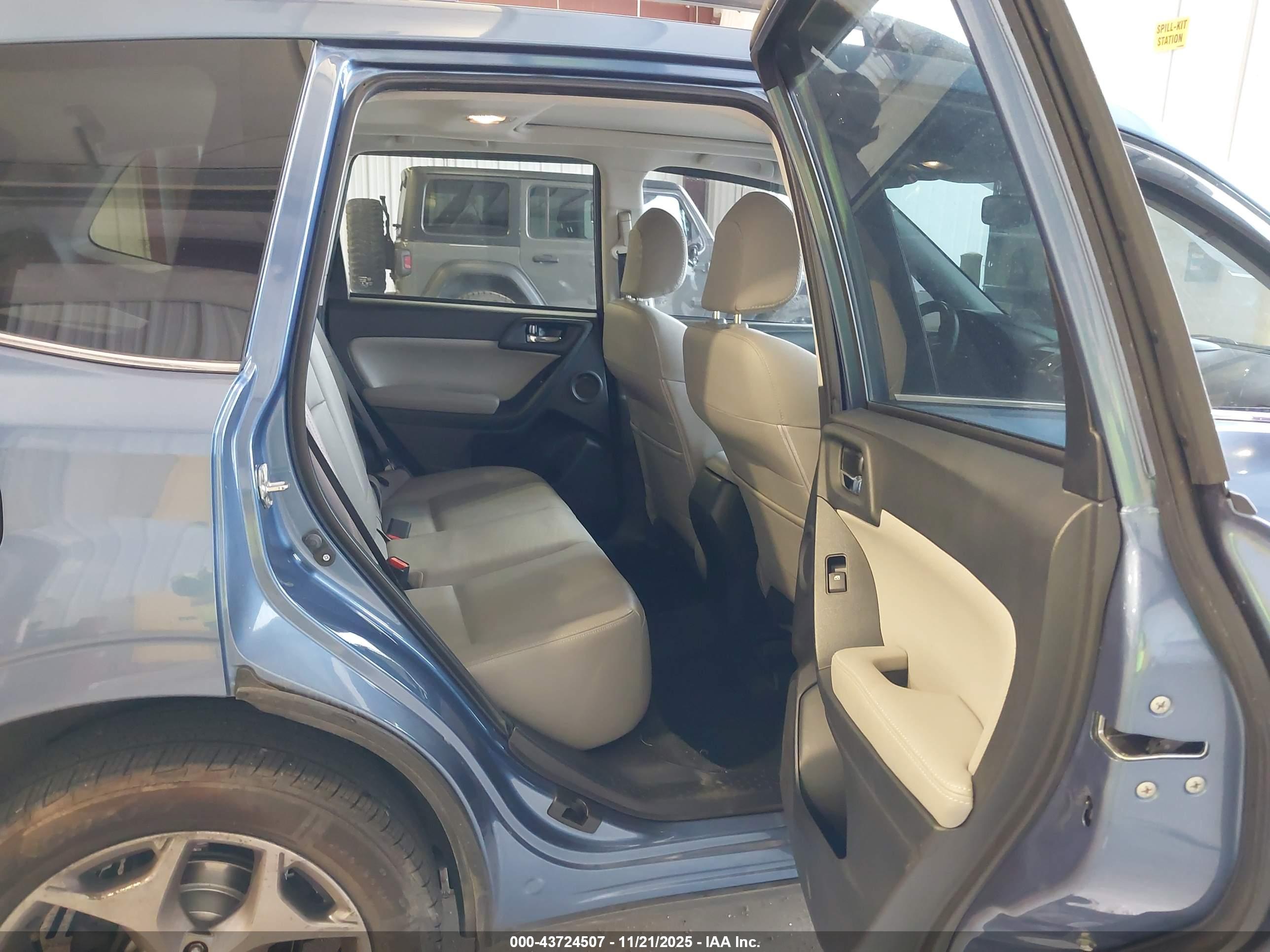 SUBARU FORESTER image 8